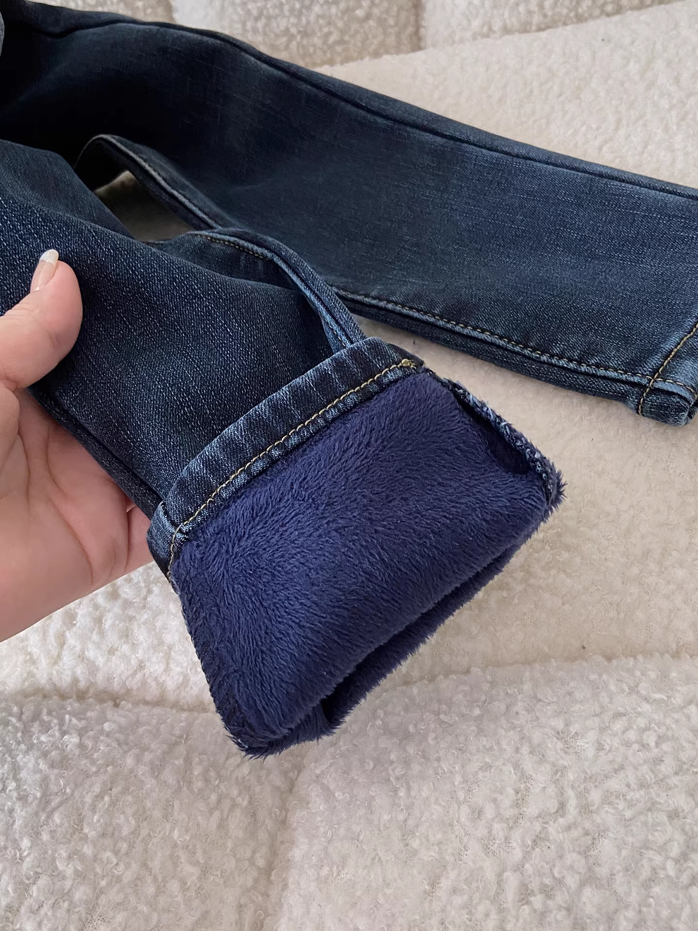 Quần jean đen La Chapelle dành cho nữ 2025 mới mùa thu đông, lót lông cừu, co giãn, kiểu dáng ôm sát, dài đến mắt cá chân