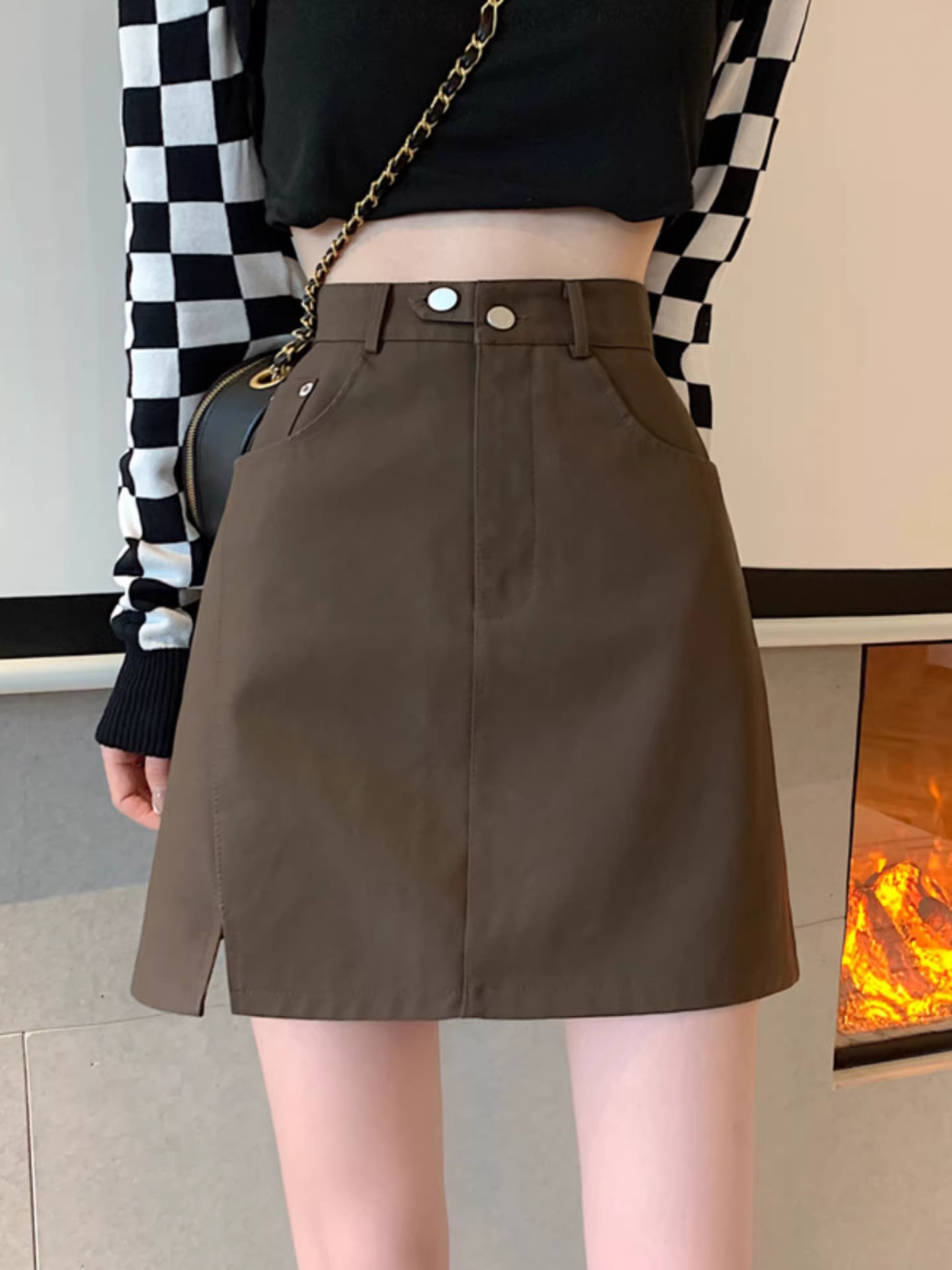 Chân váy da PU màu mơ La Chapelle dành cho nữ, mẫu mới thu đông 2025, cạp cao, dáng ôm, xẻ tà, kiểu A, mini.
