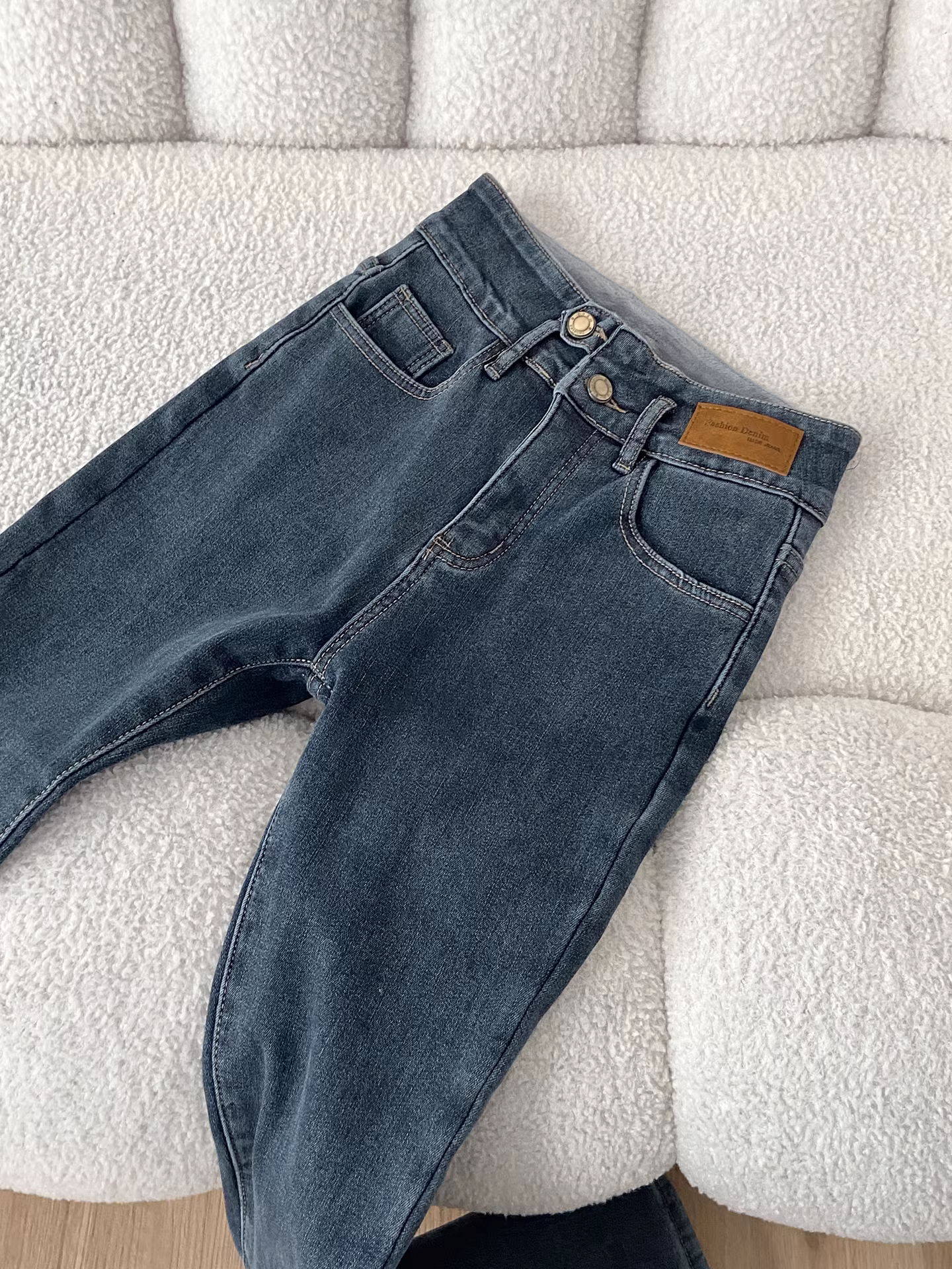 Quần jean nữ La Chapelle lót lông dày, kiểu dáng ôm sát, cạp cao, tôn dáng, mùa thu đông 2025