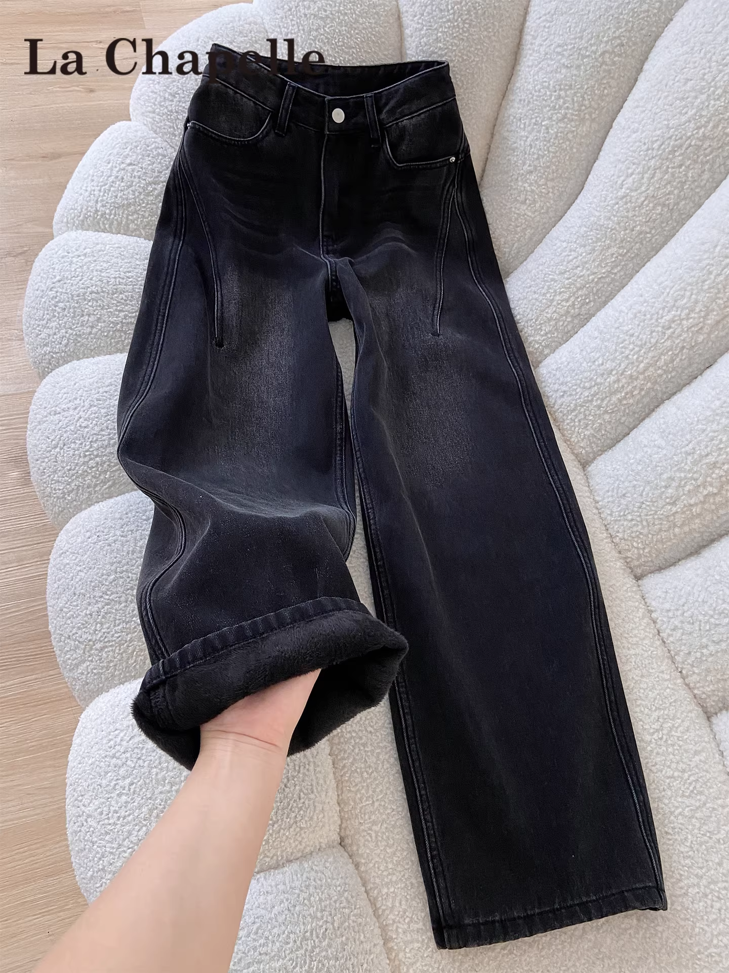 Quần jeans ống rộng lót lông dày màu đen và xám La Chapelle dành cho nữ, mẫu mới thu đông 2025, cạp cao, dáng rộng, kiểu dáng thanh lịch.