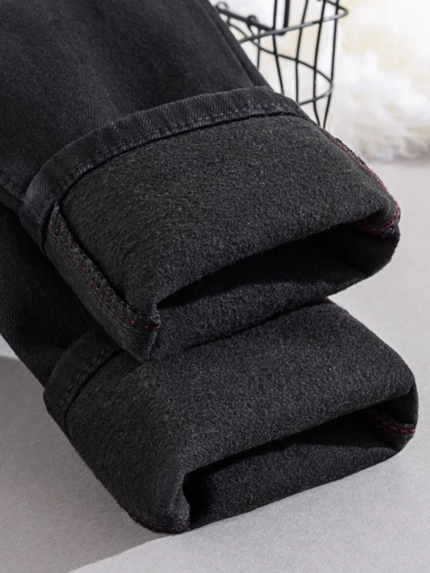 Quần jean nữ La Chapelle màu đen, lót lông cừu, kiểu ôm sát, cạp cao, dáng bút chì, mới thu đông 2025