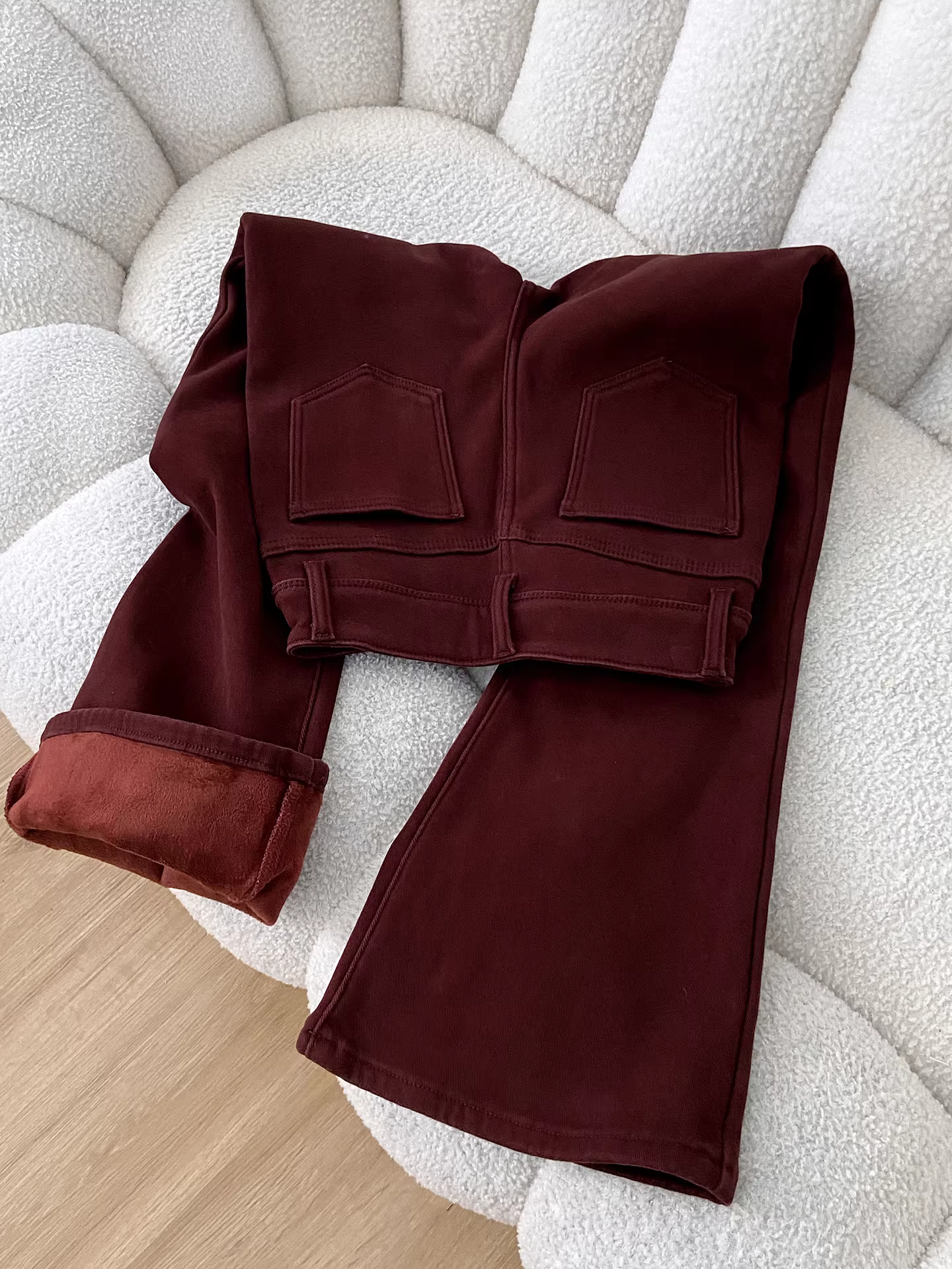 Quần jean nữ La Chapelle màu cà phê, lót lông cừu, dày dặn, dáng loe, kiểu retro, mùa thu đông 2025