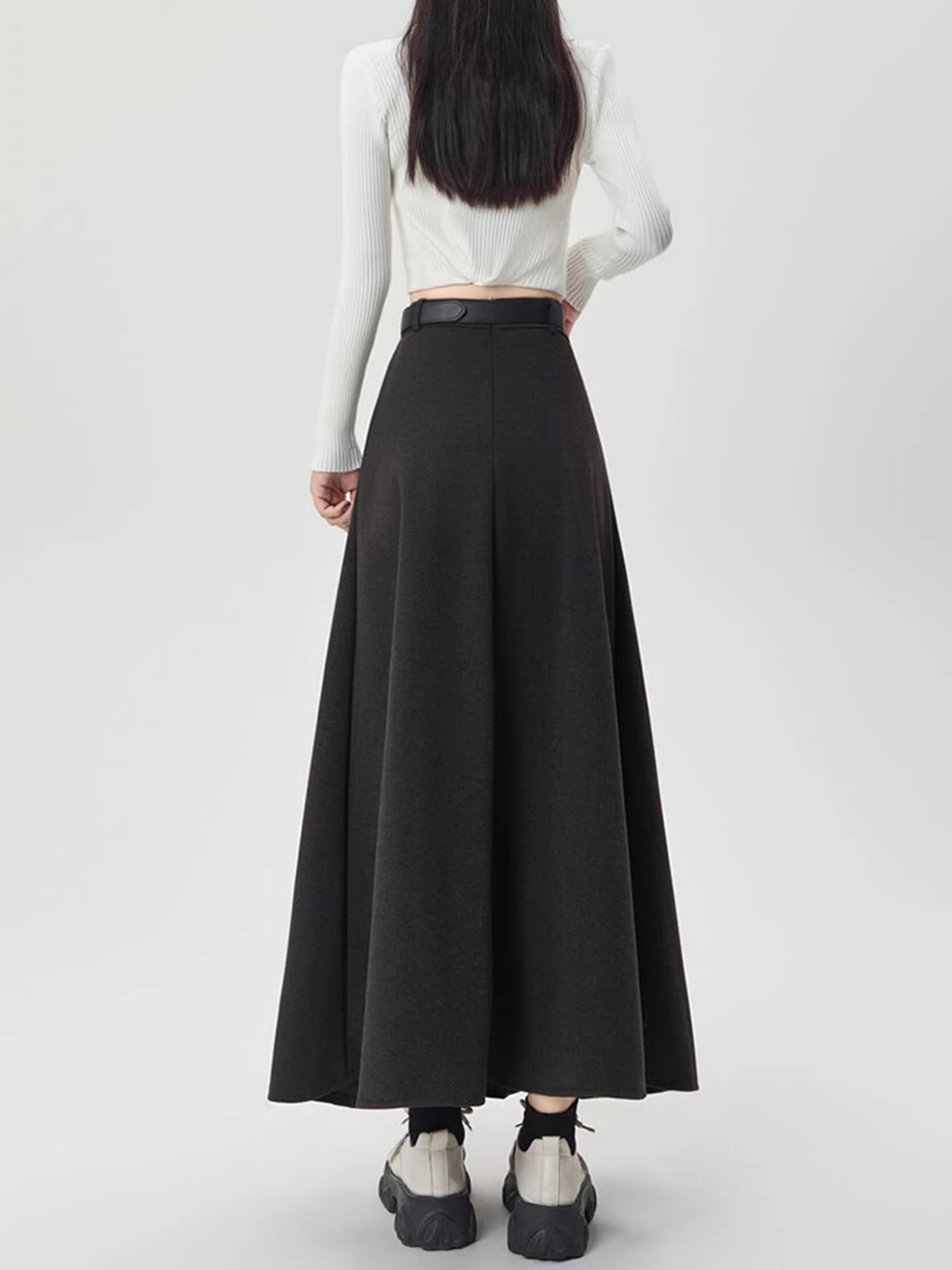 Váy xếp ly len đen La Chapelle dành cho nữ, mùa thu đông 2025, kiểu dáng mới, lưng cao, dáng chữ A, dài ngang đùi.