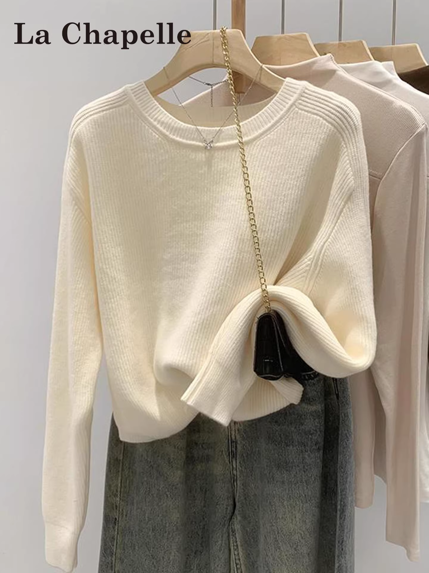 Áo len dệt kim dáng rộng cổ tròn màu trắng La Chapelle dành cho nữ, kiểu mới thu đông 2025, áo dài tay ấm áp dành cho người nhỏ nhắn.