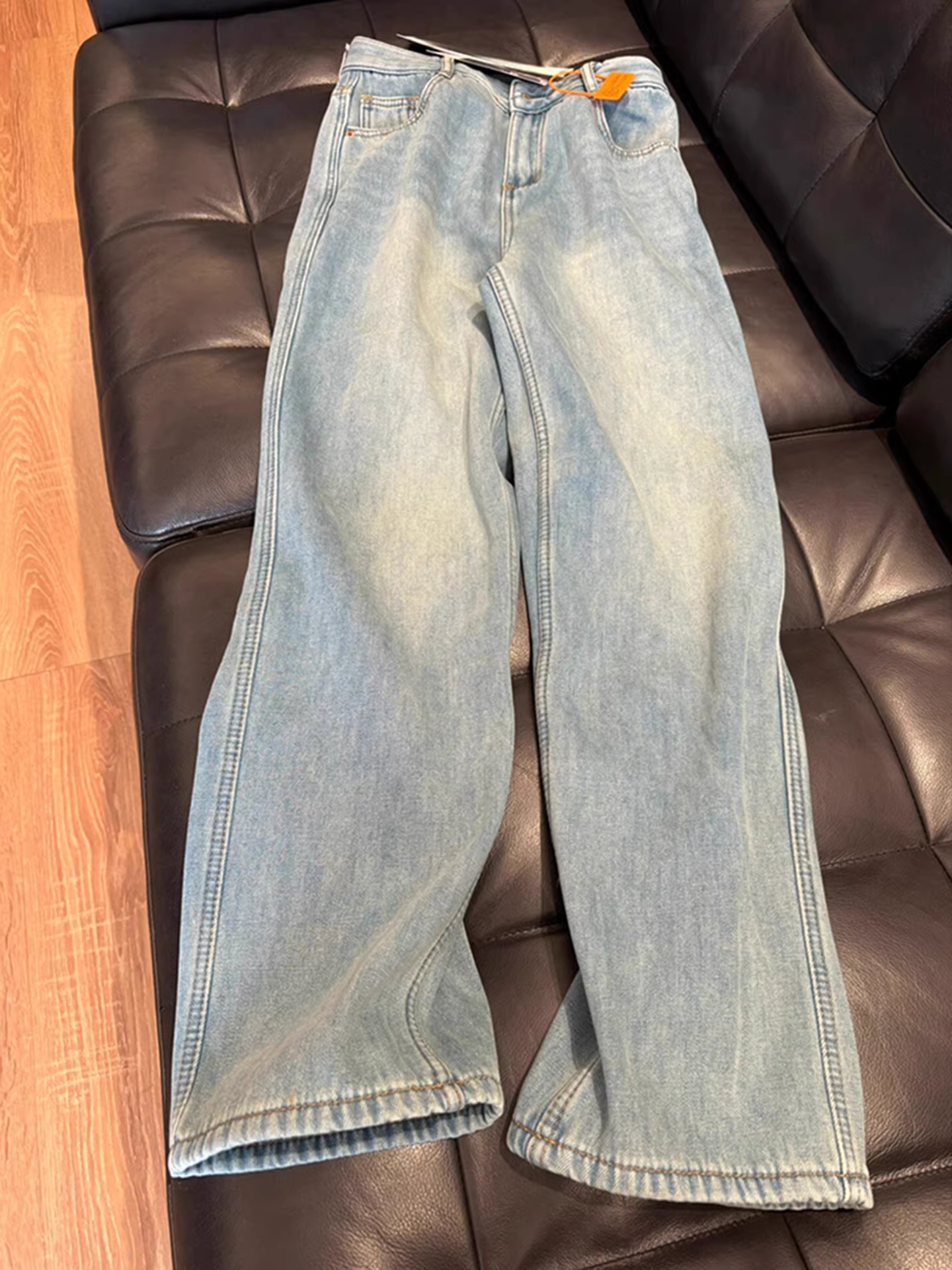 Quần jeans ống rộng dáng suông dày dặn lót lông màu sáng La Chapelle dành cho nữ, mẫu mới thu đông 2025, cạp cao