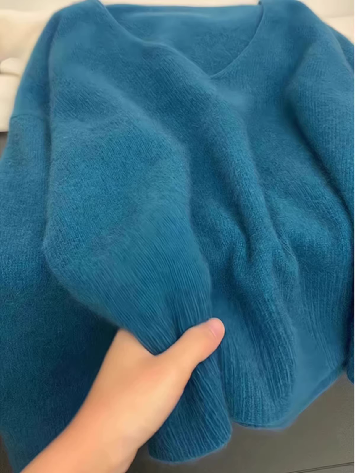 Áo len dệt kim cổ chữ V màu xanh La Chapelle dành cho nữ 2025 mới mùa thu đông kiểu dáng ôm sát mặc lót bên trong