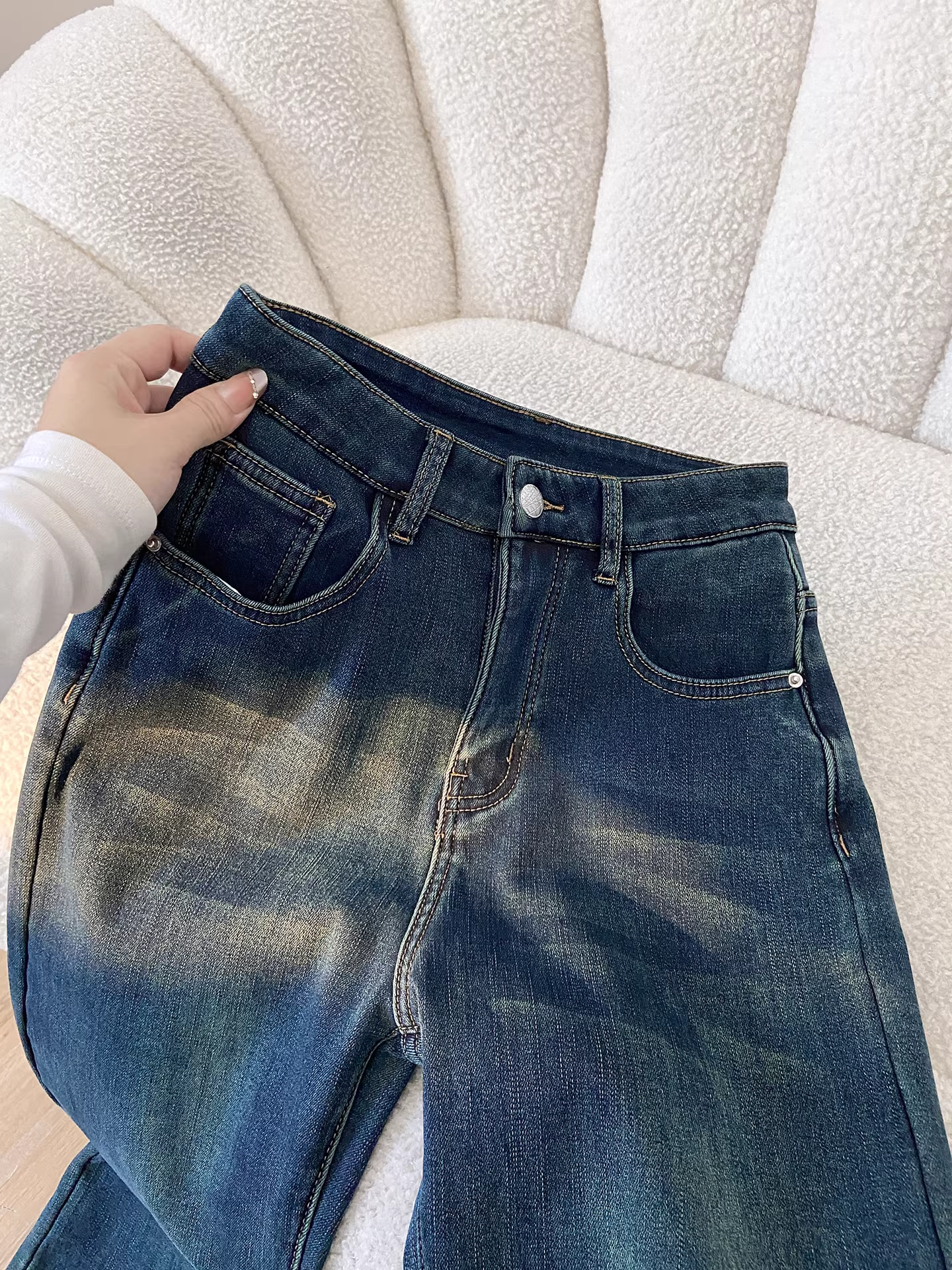 Quần jeans ống loe dày dặn lót lông cừu đen La Chapelle dành cho nữ, mẫu mới thu đông 2025, kiểu dáng nhỏ nhắn, cạp cao.