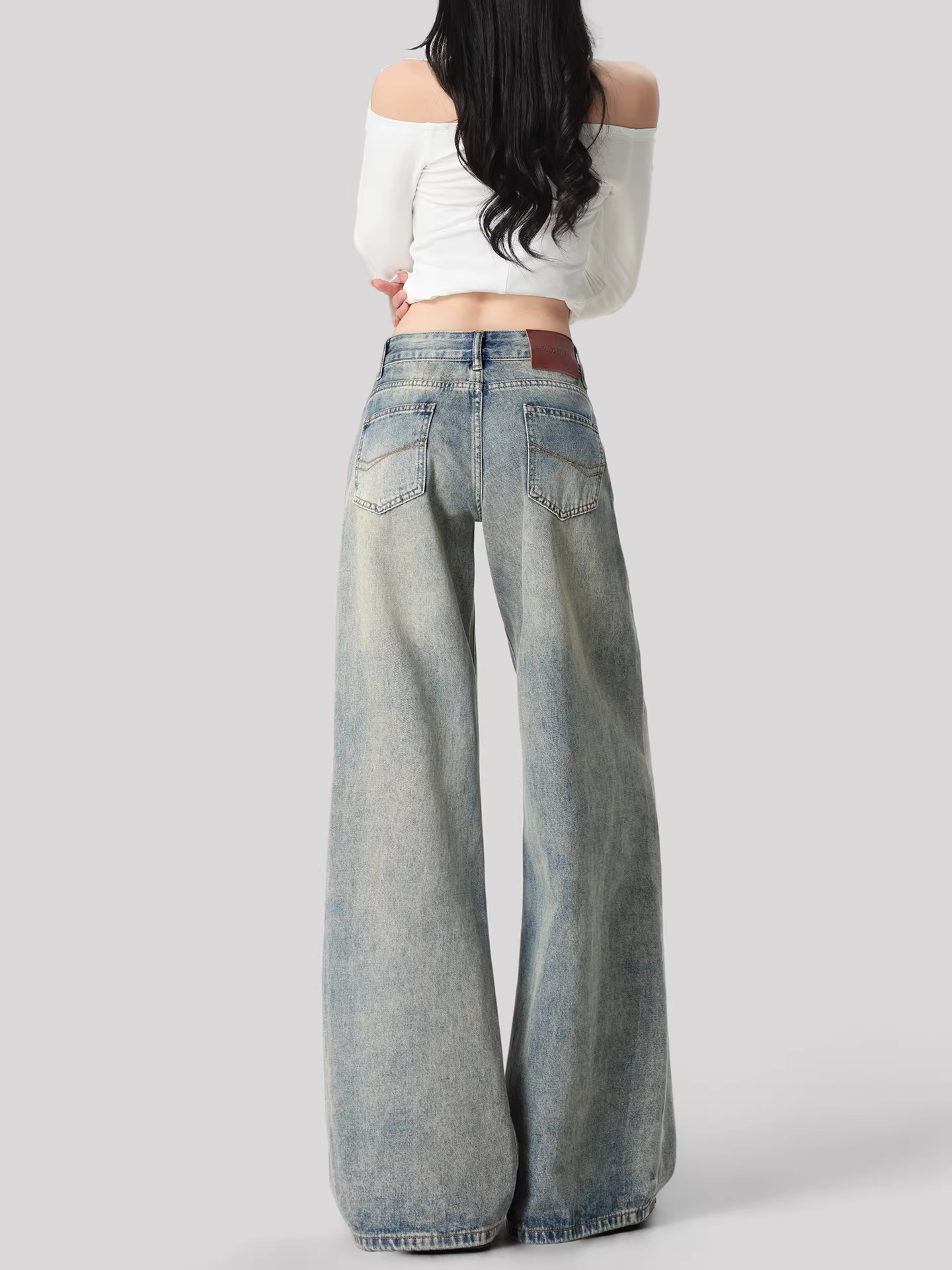 Quần jeans dáng loe La Chapelle retro nữ 2025 thu đông mới, cạp cao, ôm dáng, không bó sát