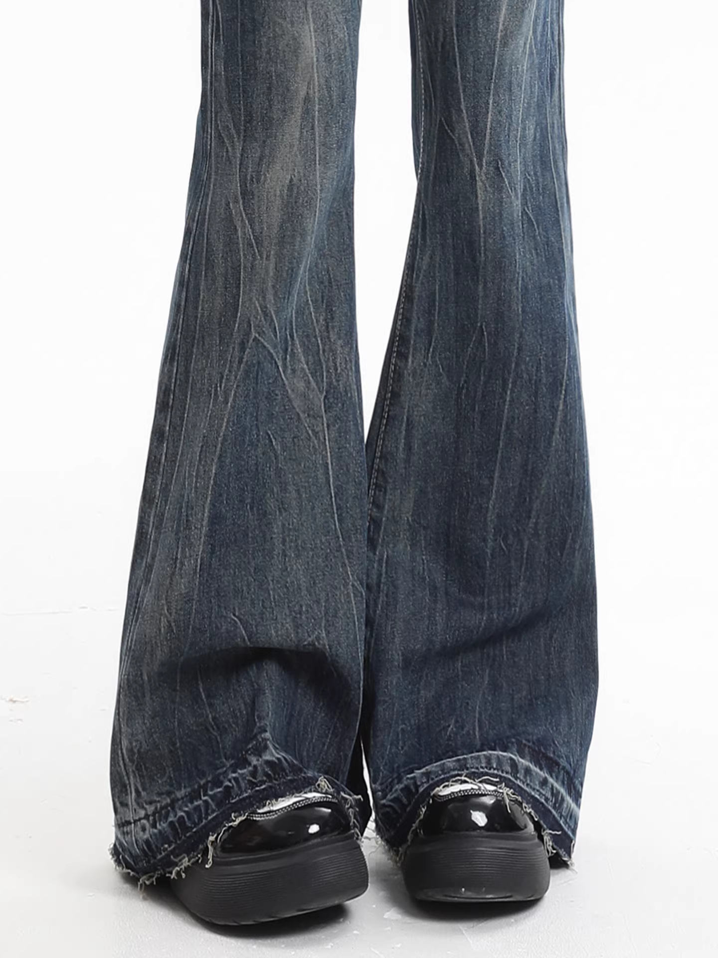 Quần jeans ống loe dày dặn lót lông cừu La Chapelle dành cho nữ, mẫu mới thu đông 2025, ôm sát dáng nhỏ nhắn