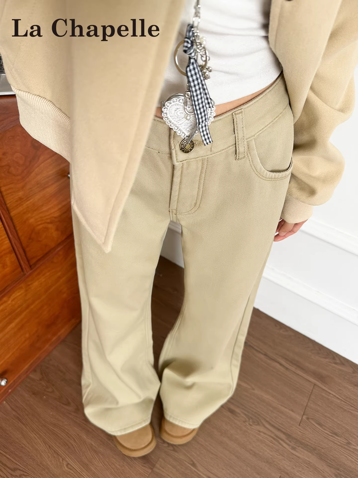 Quần jean nữ La Chapelle chất liệu kaki lót lông dày, dáng loe, kiểu mới thu đông 2025, cạp cao, ôm dáng, ống chuông