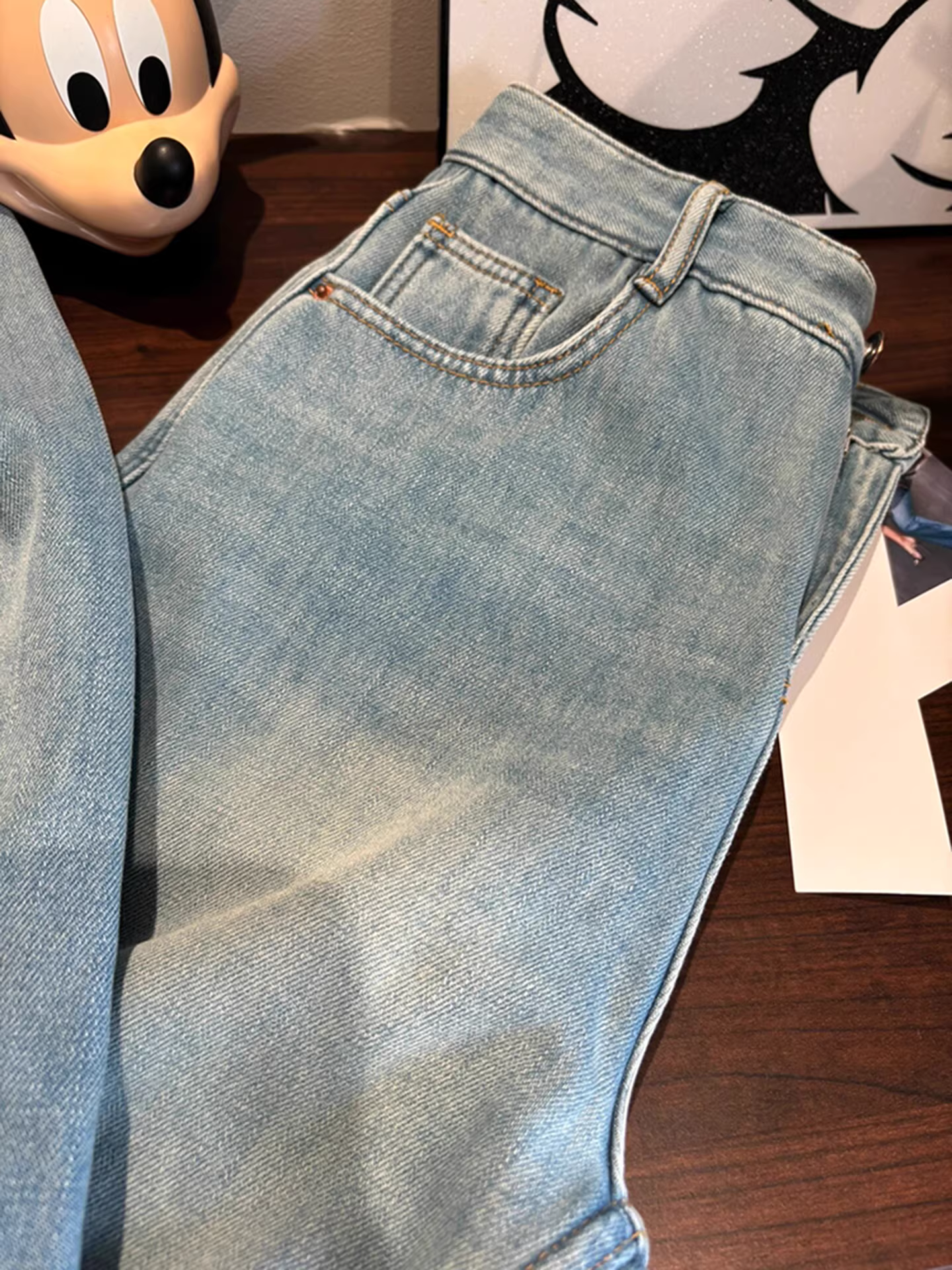 Quần jeans ống rộng dáng suông dày dặn lót lông màu sáng La Chapelle dành cho nữ, mẫu mới thu đông 2025, cạp cao