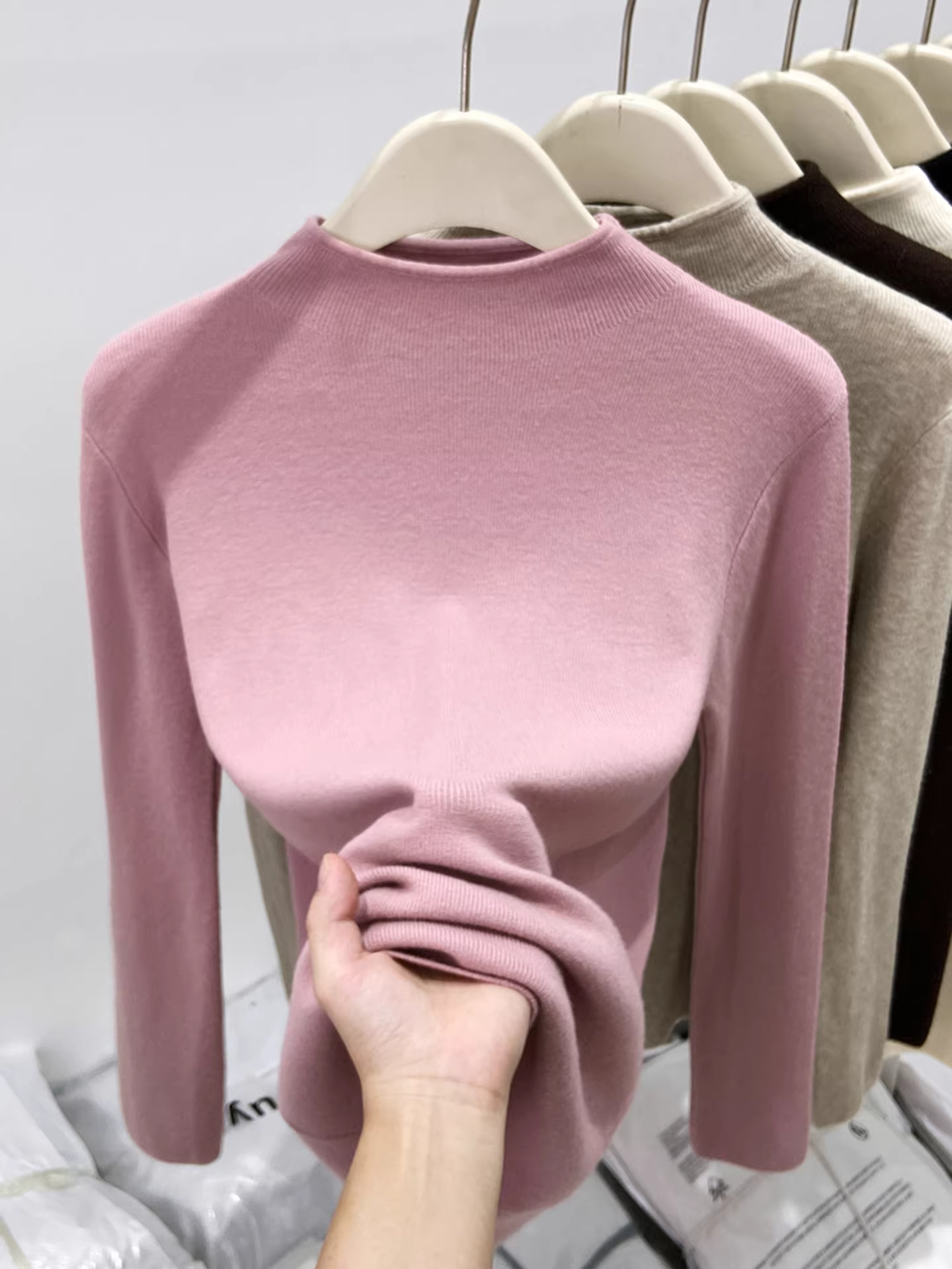 Áo len dệt kim cổ lọ nửa cao màu nâu La Chapelle dành cho nữ, mẫu mới thu đông 2025, kiểu ôm sát, áo lót mặc trong