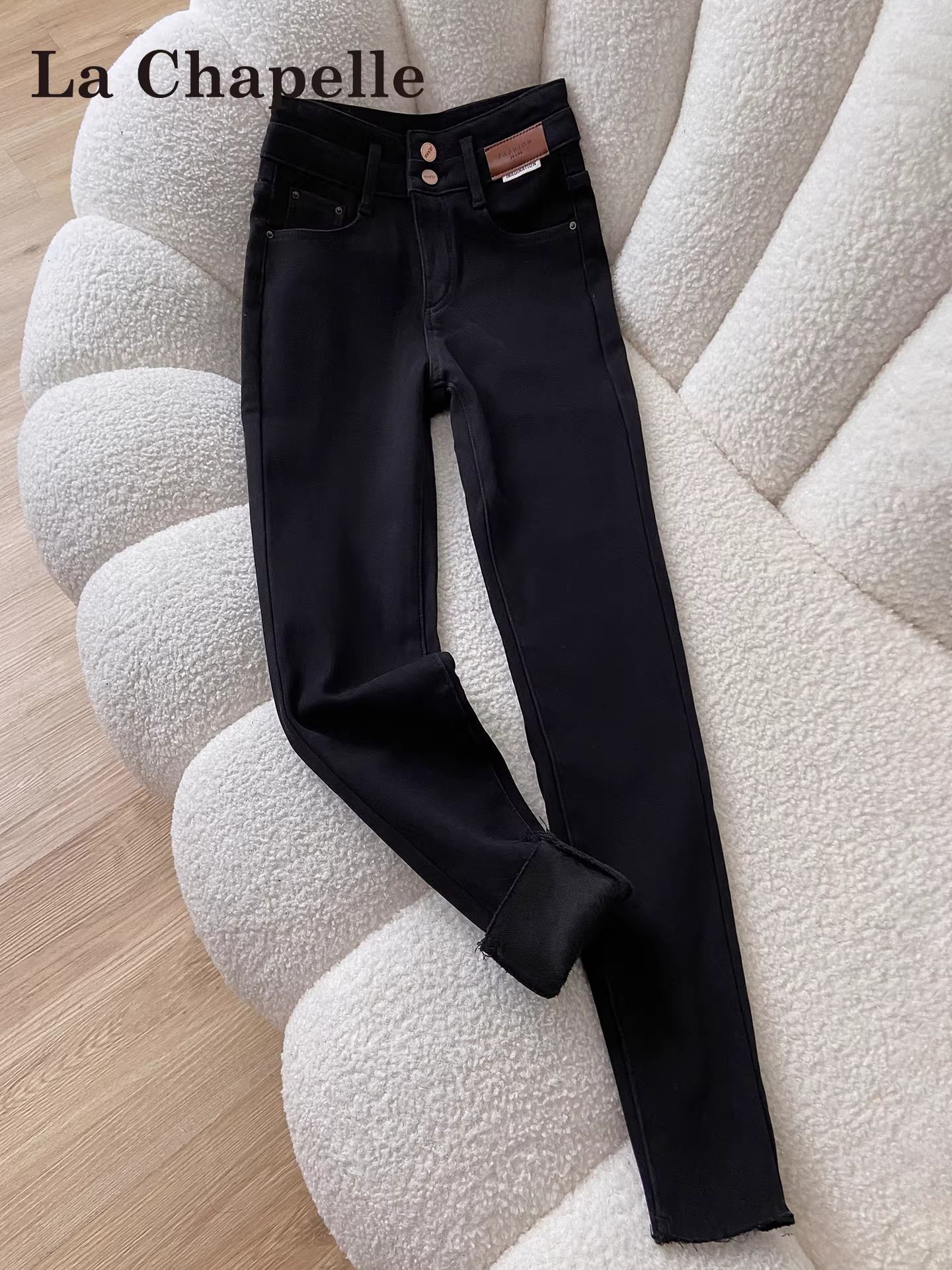 Quần jean bó sát lót lông cừu đen La Chapelle dành cho nữ, kiểu mới thu đông 2025, quần bút chì ôm sát cạp cao dáng nhỏ nhắn.