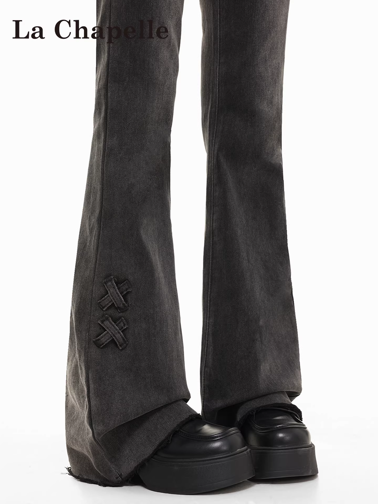 Quần jeans dáng loe La Chapelle retro nhỏ nhắn dành cho nữ, mẫu mới thu đông 2025, cạp cao, ôm dáng.