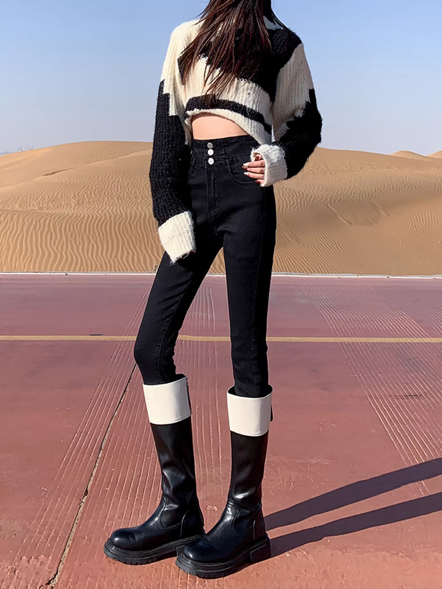 Quần jean nữ La Chapelle màu đen, lót lông cừu, dày dặn, ôm dáng, kiểu dáng bút chì, cạp cao, tôn dáng, mới thu đông 2025