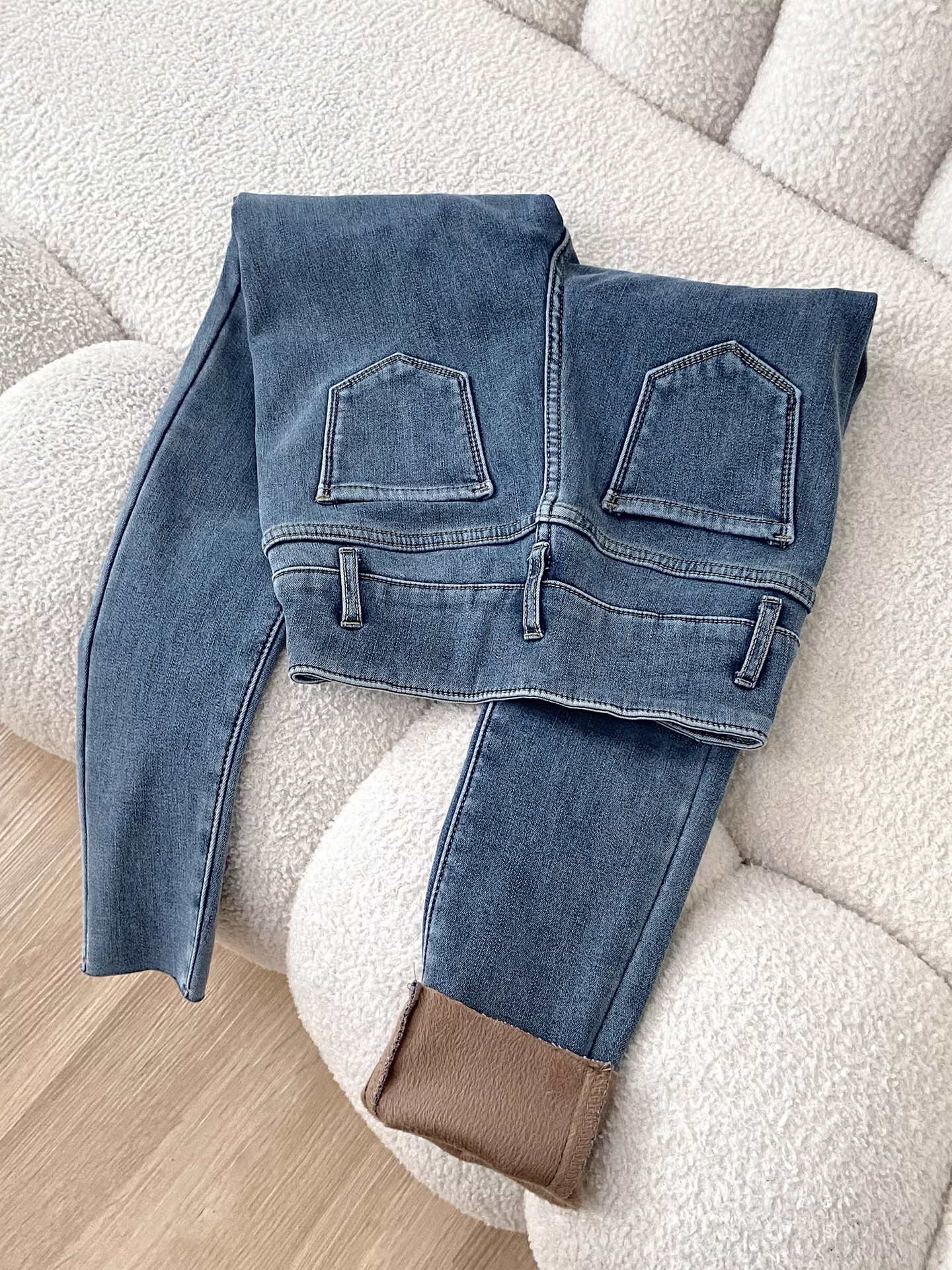 Quần jeans nữ La Chapelle kiểu dáng ôm sát, lót lông dày dặn, chất liệu co giãn, cạp cao, mùa thu đông 2025