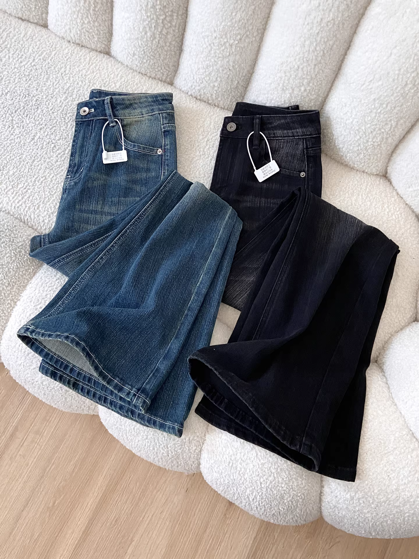 Quần jean đen dáng loe La Chapelle dành cho nữ, mẫu mới thu đông 2025, kiểu dáng ôm dáng, ống chuông, size nhỏ.