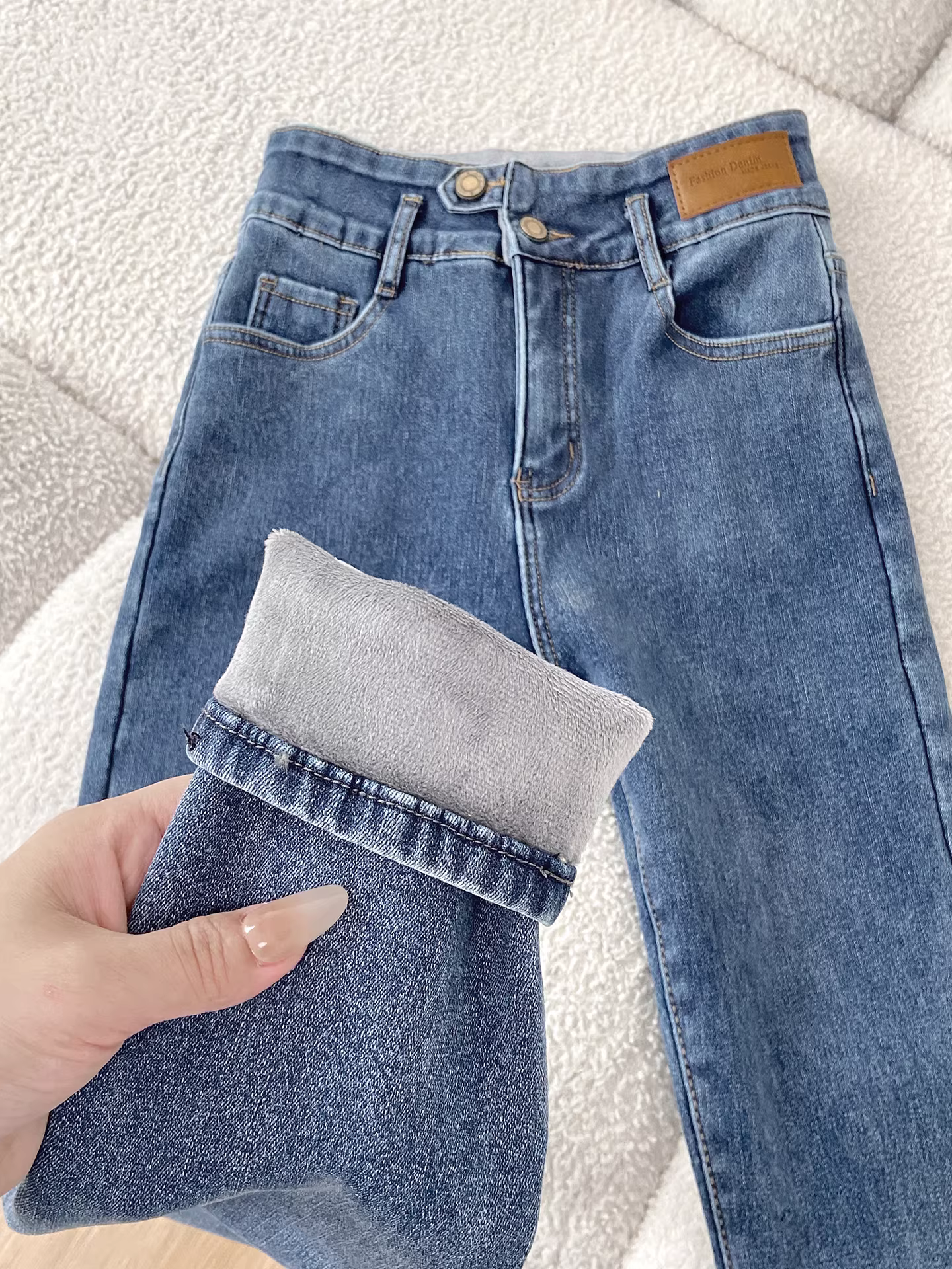 Quần jeans nữ La Chapelle kiểu dáng ôm sát, lót lông dày dặn, chất liệu retro, mùa thu đông 2025, cạp cao, dáng bút chì.