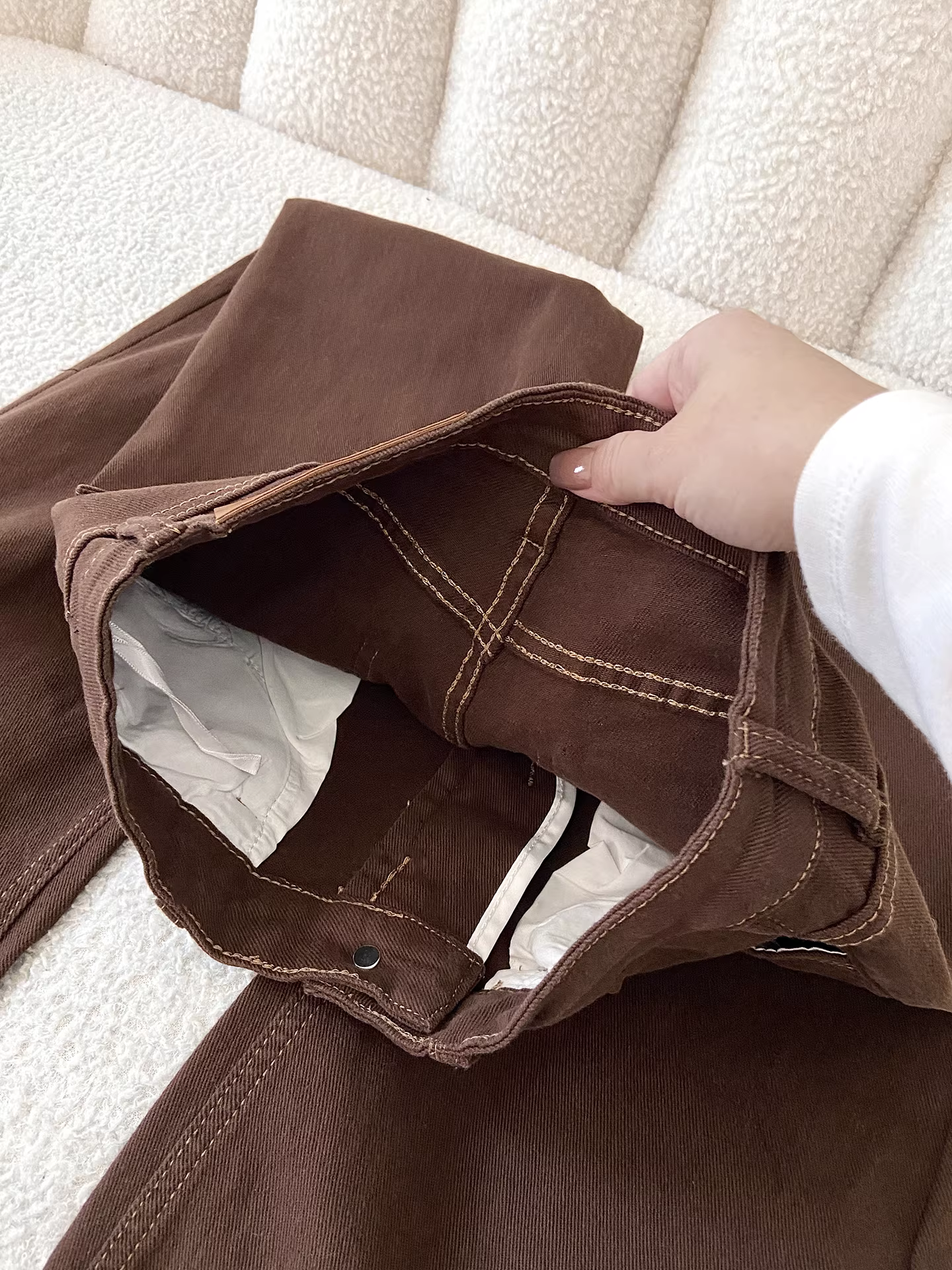 Quần jean ống loe dày lót lông màu nâu La Chapelle dành cho nữ, kiểu dáng thu đông mới 2025, quần ống loe không bó sát.