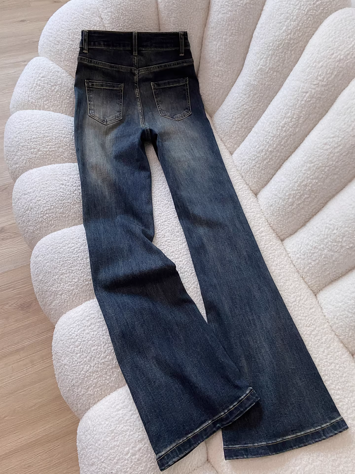 Quần jean ống loe dày lót lông cừu La Chapelle dành cho nữ, quần ống chuông cạp cao mùa thu đông 2025 mới, không bó sát chân.