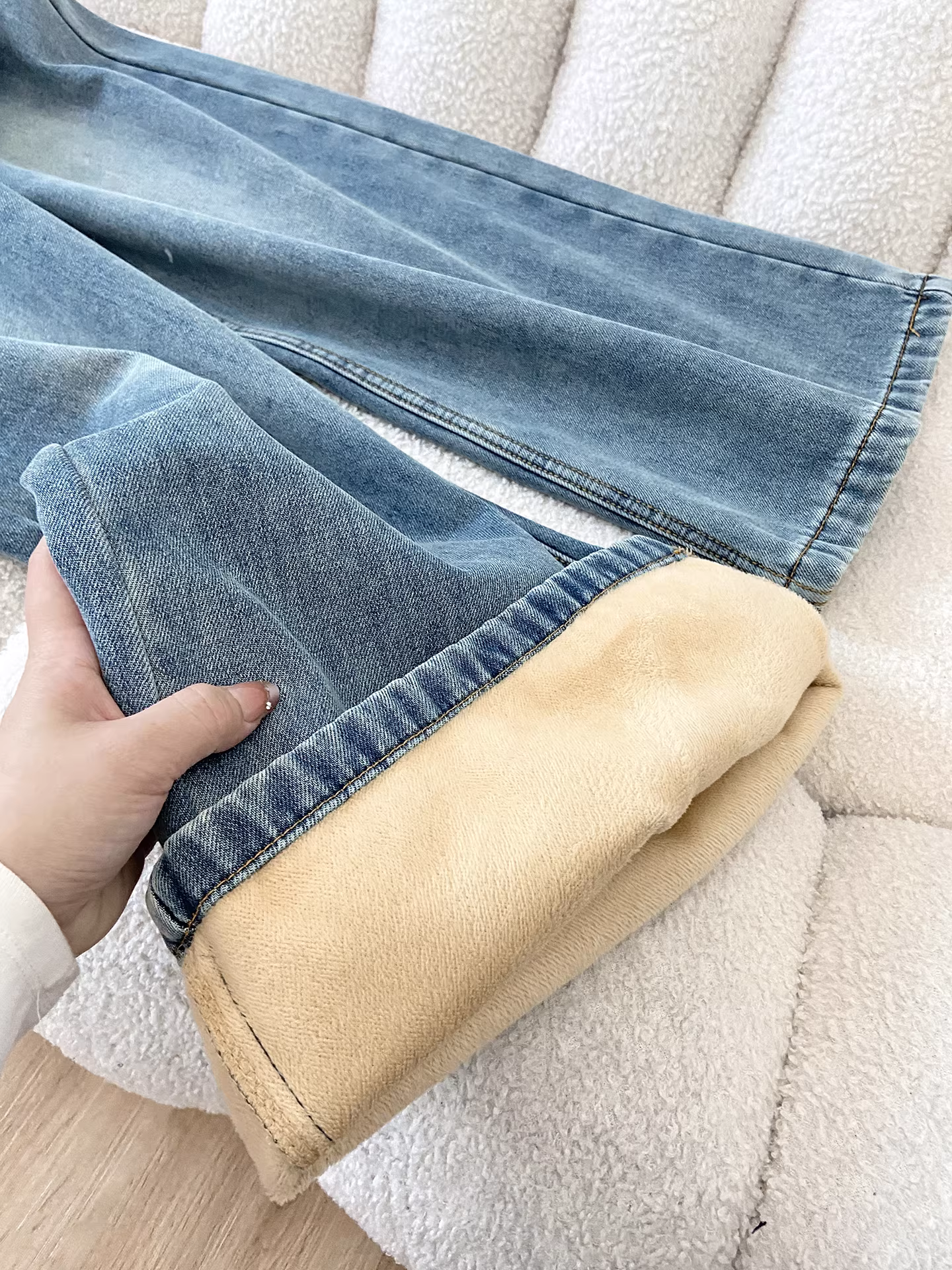 Quần jeans ống rộng dày dặn lót lông màu sáng La Chapelle dành cho nữ, mùa thu đông 2025, kiểu dáng mới cạp cao, dáng thẳng, chất liệu mềm mại
