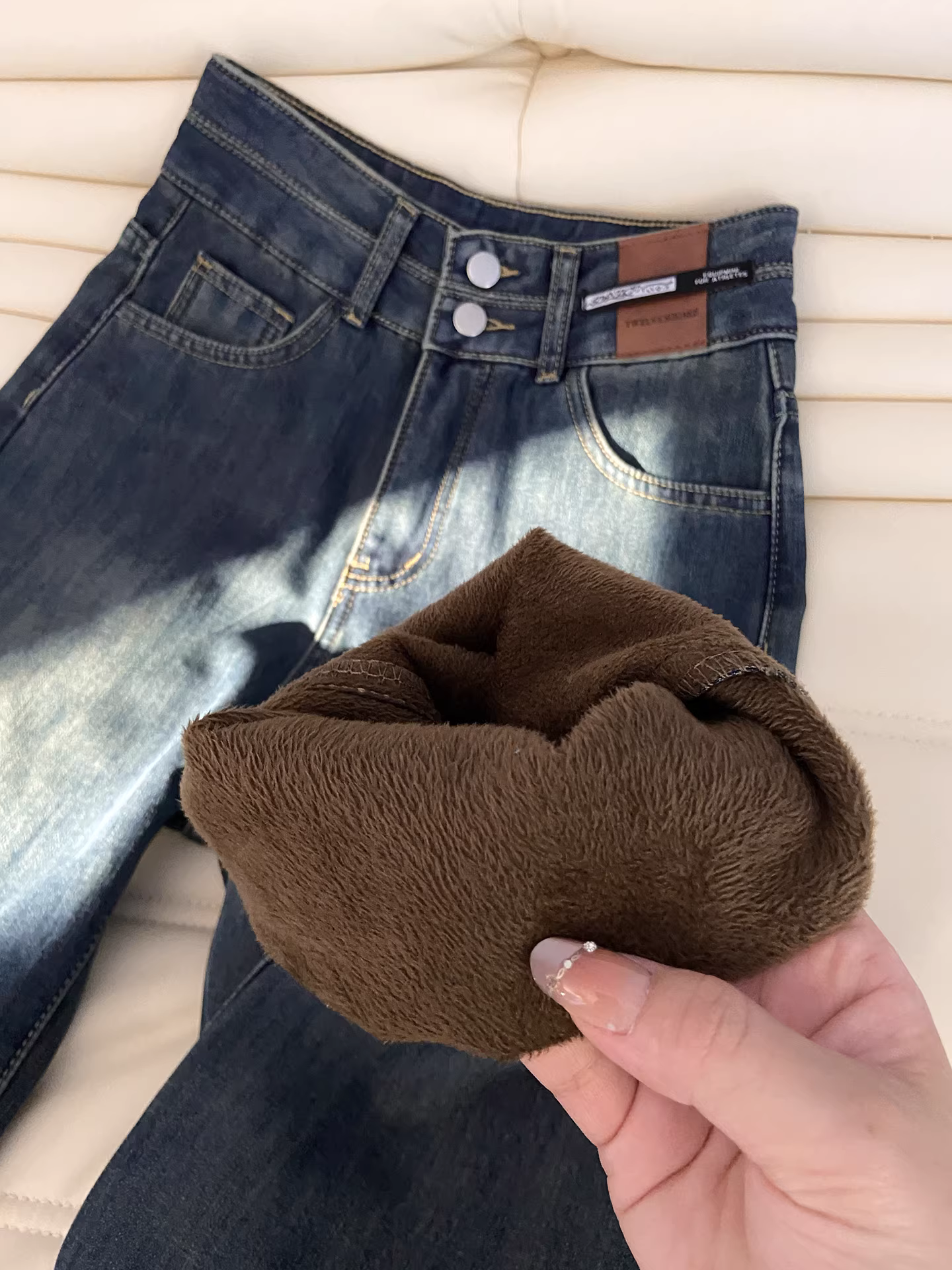 Quần jeans ống rộng dày dặn lót lông La Chapelle dành cho nữ, mùa thu đông 2025, kiểu dáng mới, cạp cao, tôn dáng, thẳng.