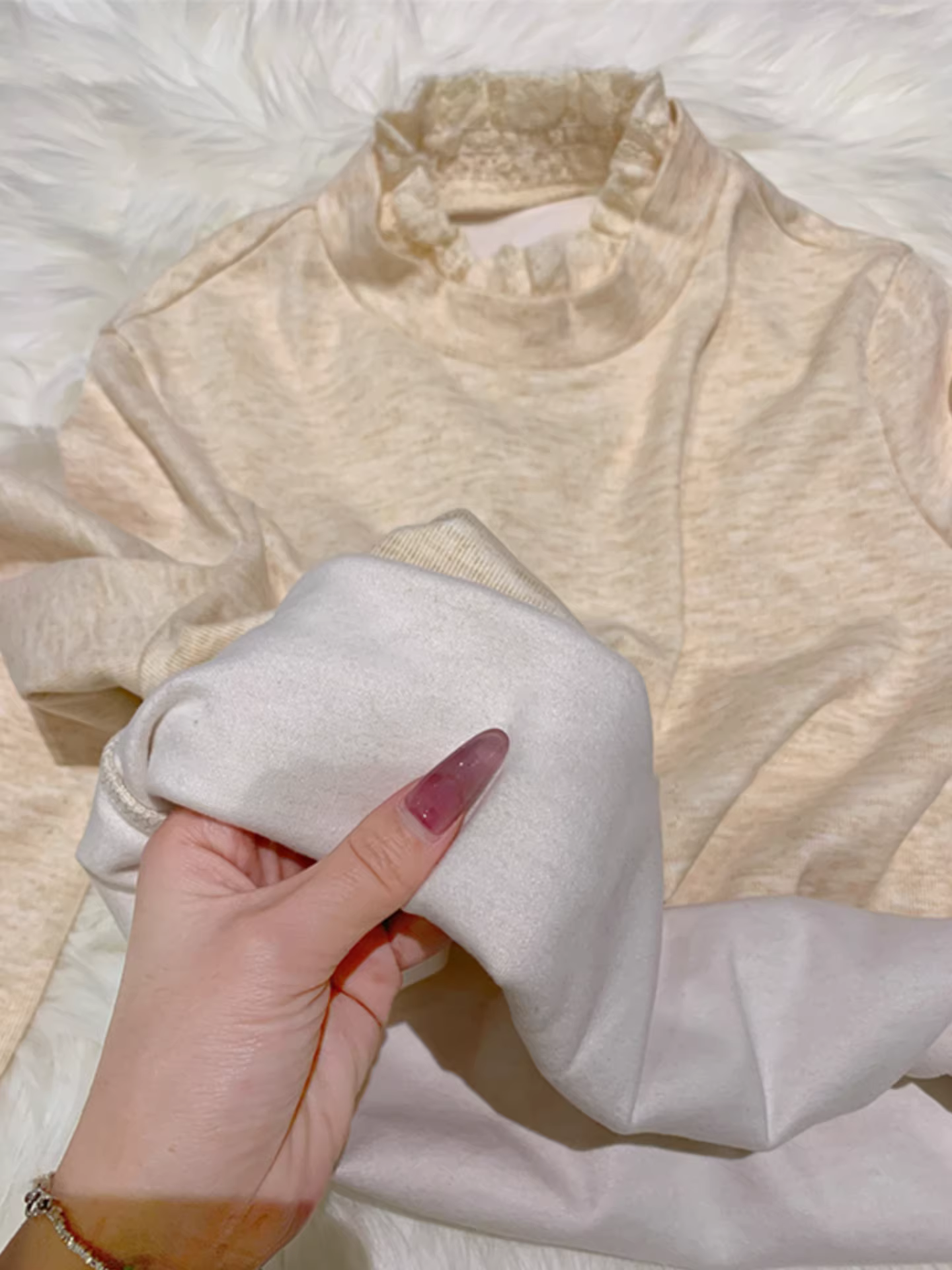 Áo thun nữ La Chapelle cổ nửa cao, tay dài, ren, kiểu dáng ôm body, size nhỏ, mùa thu đông 2025.