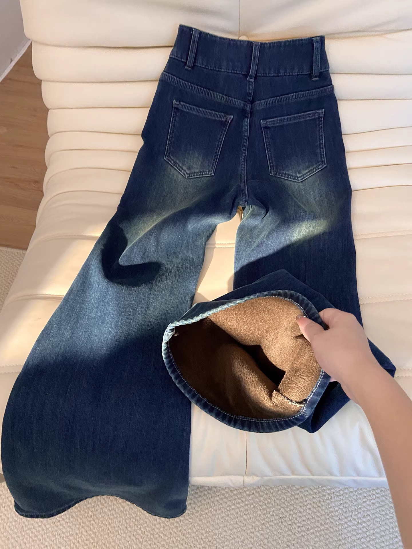 Quần jeans ống loe dày dặn lót lông La Chapelle dành cho nữ, kiểu mới thu đông 2025, quần ống loe dáng nhỏ nhắn.