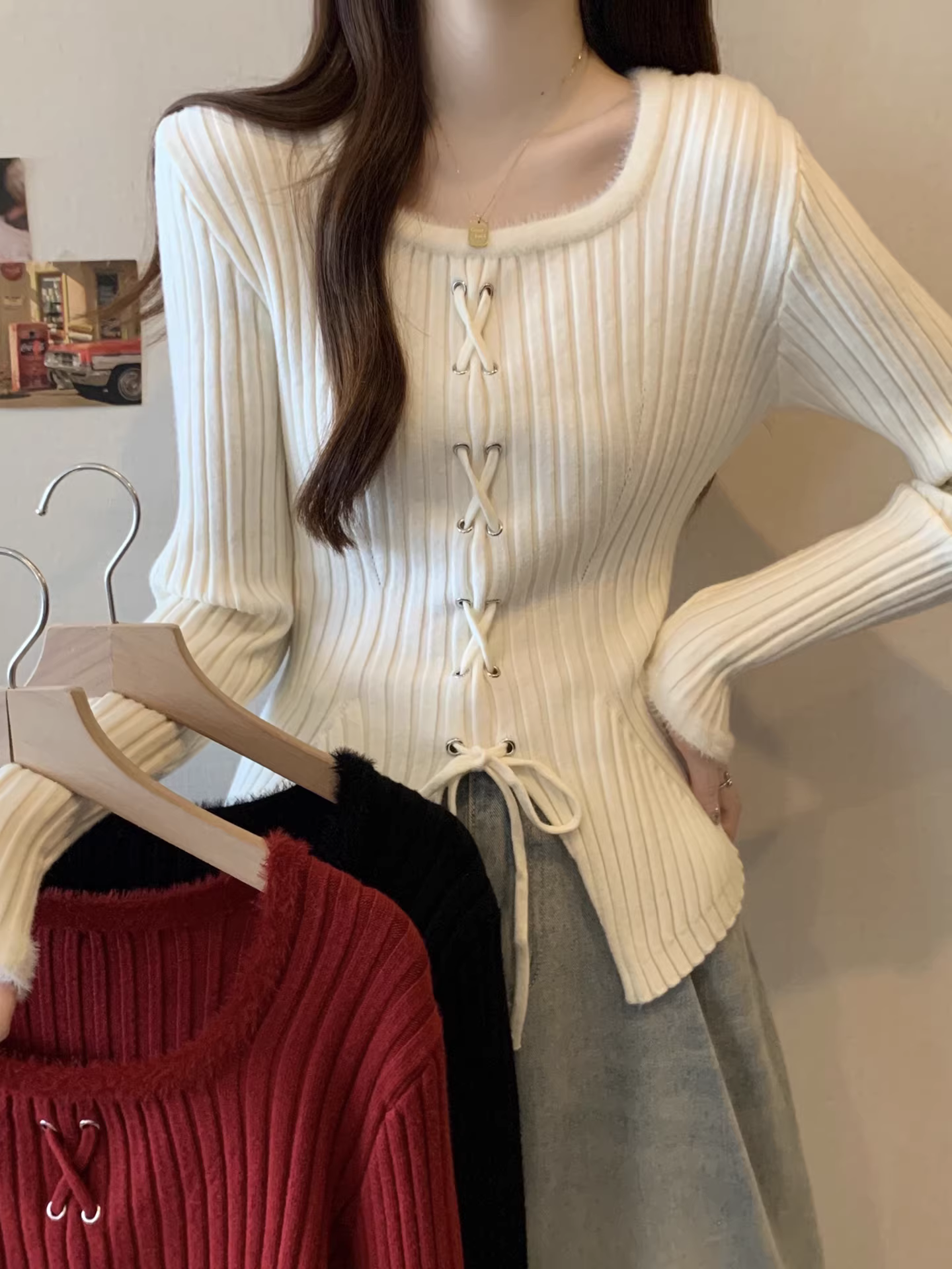 Áo len nữ La Chapelle màu đen, cổ tròn, tay dài, dây rút, kiểu dáng mới thu đông 2025, mặc lót bên trong