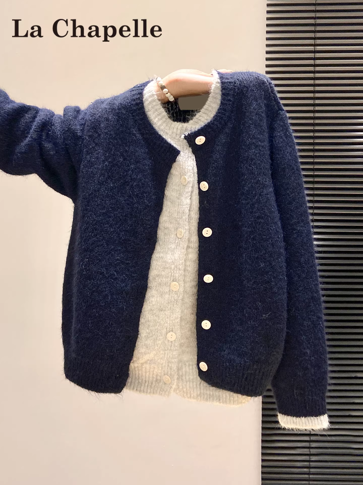 Áo cardigan len dệt kim dáng dài, cổ rộng, tay dài La Chapelle dành cho nữ, mẫu mới thu đông 2025, kiểu áo khoác giả hai lớp