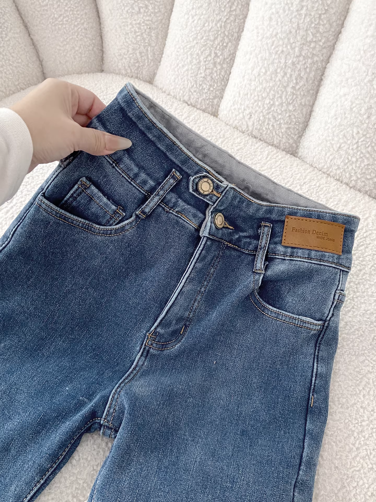 Quần jean nữ La Chapelle kiểu dáng ôm sát, lót lông dày dặn, mùa thu đông 2025, kiểu dáng nhỏ nhắn, ôm sát body.