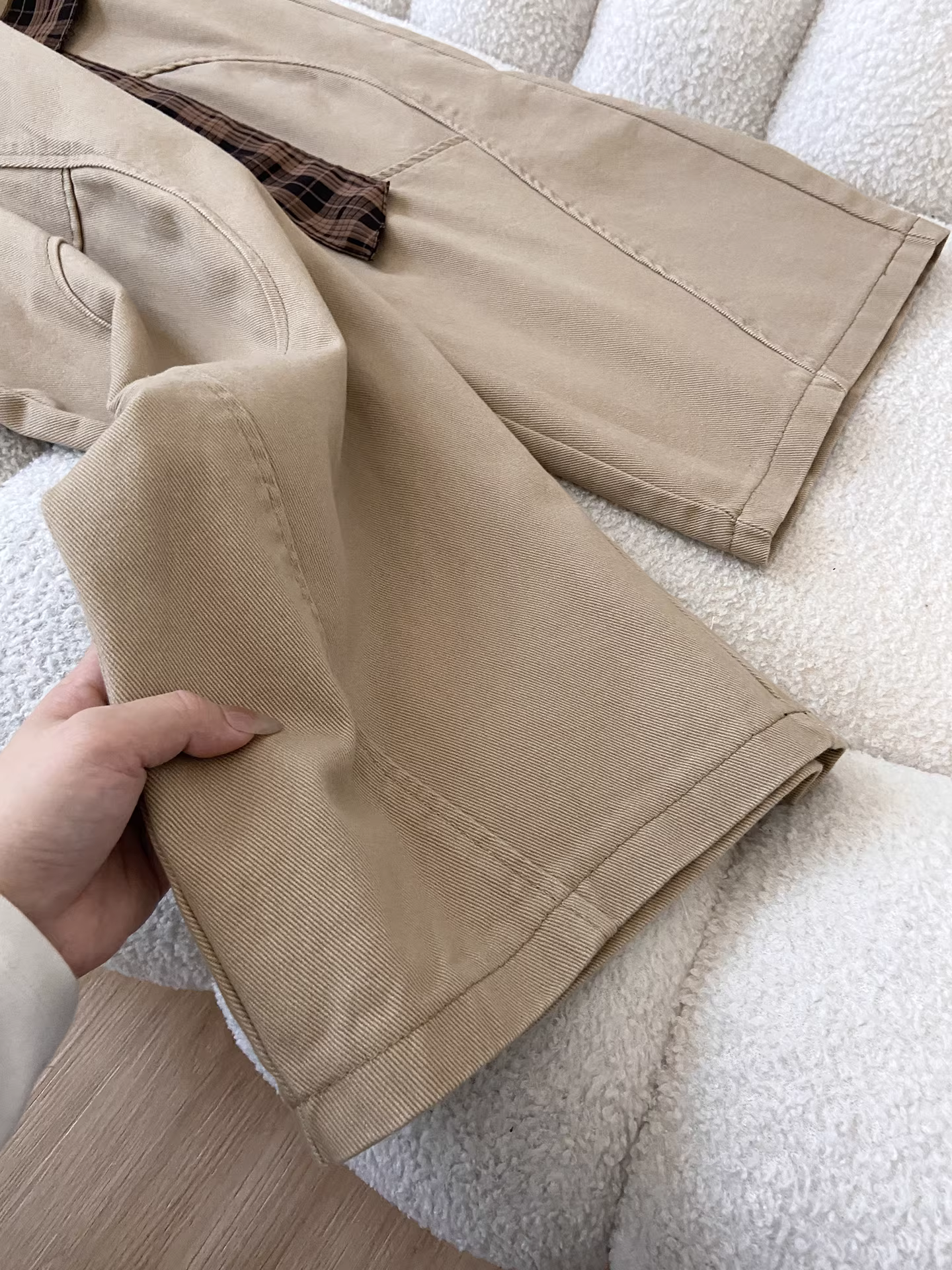 Quần jeans ống rộng màu kaki La Chapelle kiểu retro dành cho nữ, mẫu mới thu đông 2025, cạp cao, dáng rộng, chất liệu mềm mại.