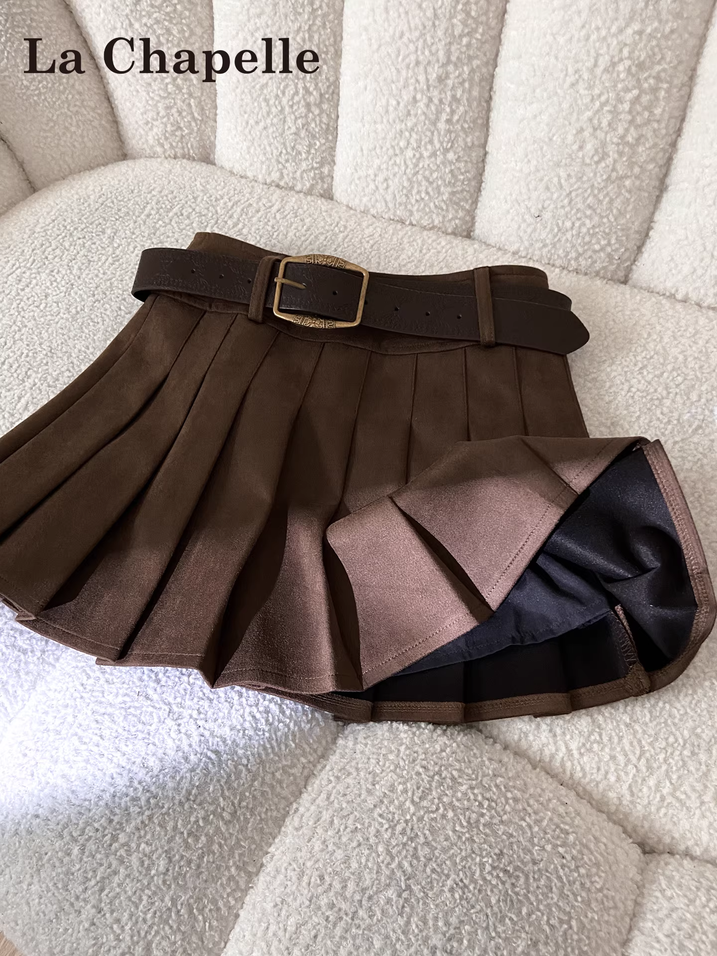 Chân váy xếp ly cao eo màu cà phê La Chapelle dành cho nữ, mẫu mới thu đông 2025, có dây lưng, kiểu dáng nhỏ nhắn, ngắn, phong cách thường ngày