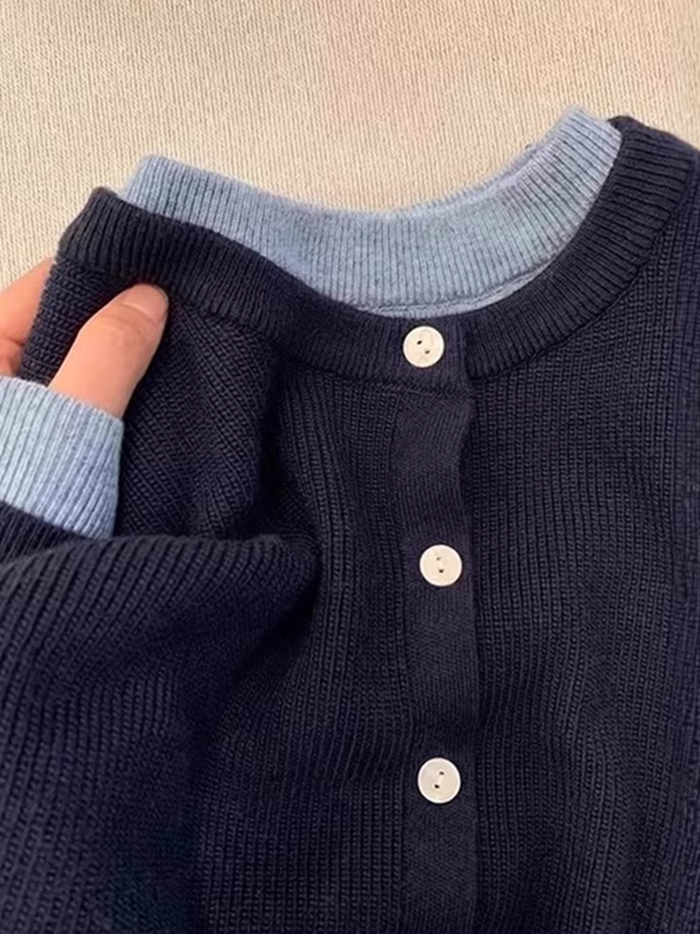 Áo len dệt kim giả hai mảnh màu đỏ La Chapelle dành cho nữ 2025 áo len dài tay thanh lịch mới mùa thu đông