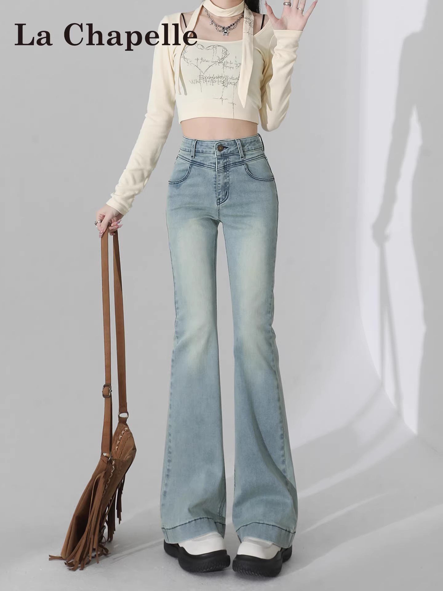 Quần jean dáng loe lót lông cừu màu sáng La Chapelle dành cho nữ, quần ống loe cạp cao tôn dáng mới mùa thu đông 2025