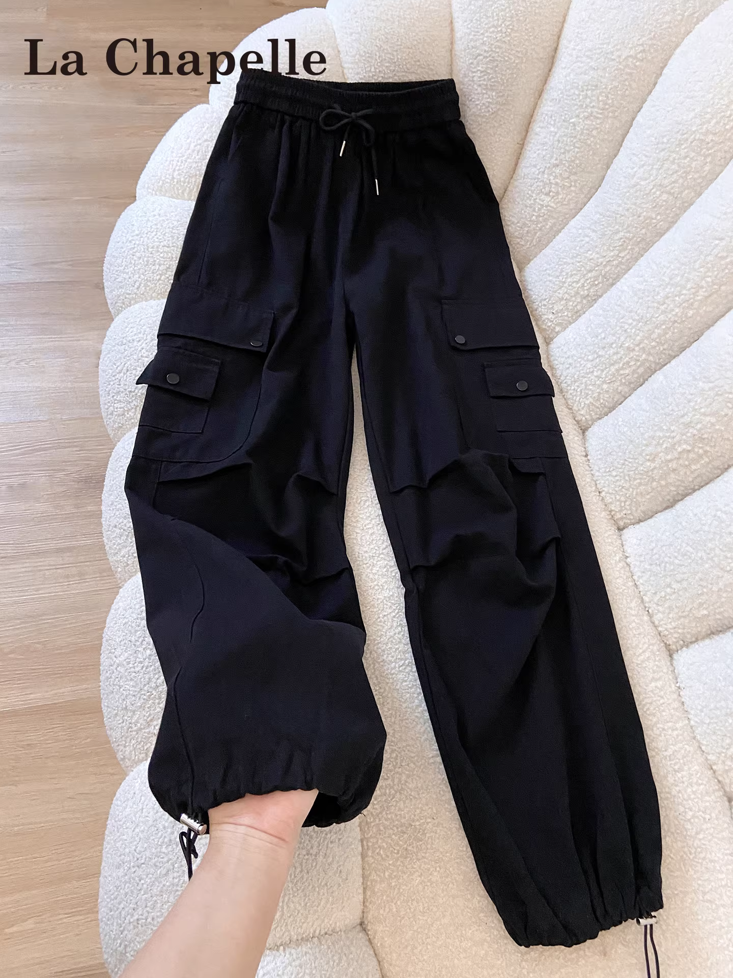 Quần cargo ống rộng kiểu Mỹ La Chapelle màu đen dành cho nữ, mẫu mới thu đông 2025, chất liệu nỉ lót lông mềm mại, kiểu dáng nhỏ nhắn