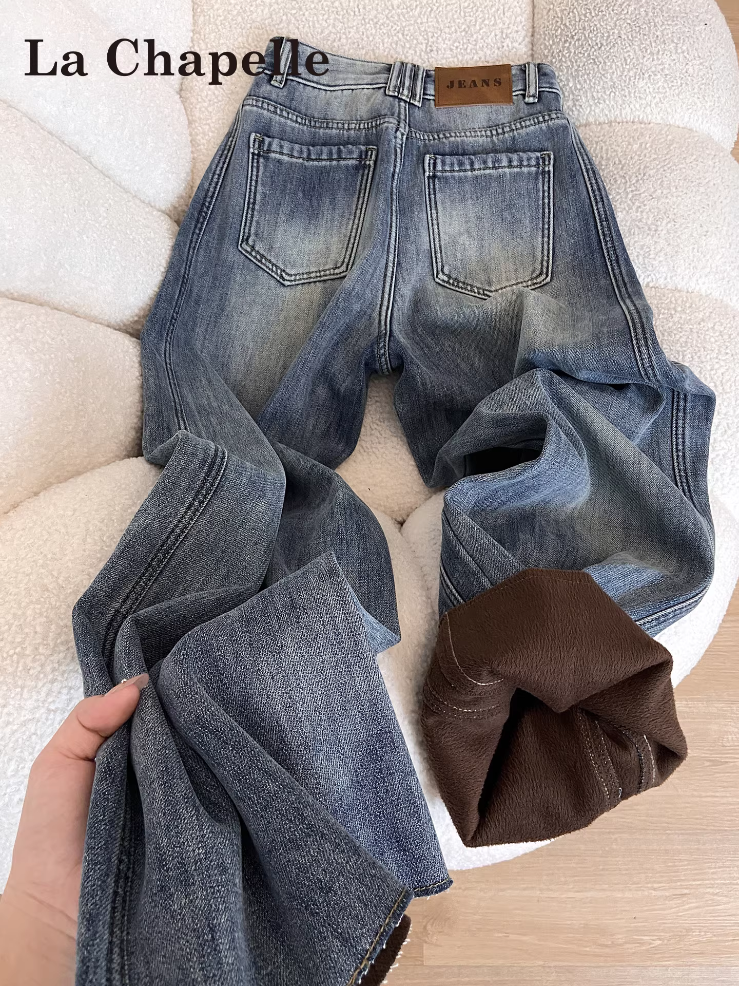 Quần jeans ống rộng dày dặn lót lông cừu La Chapelle dành cho nữ, mẫu mới thu đông 2025, dáng suôn dài, chất liệu mềm mại.