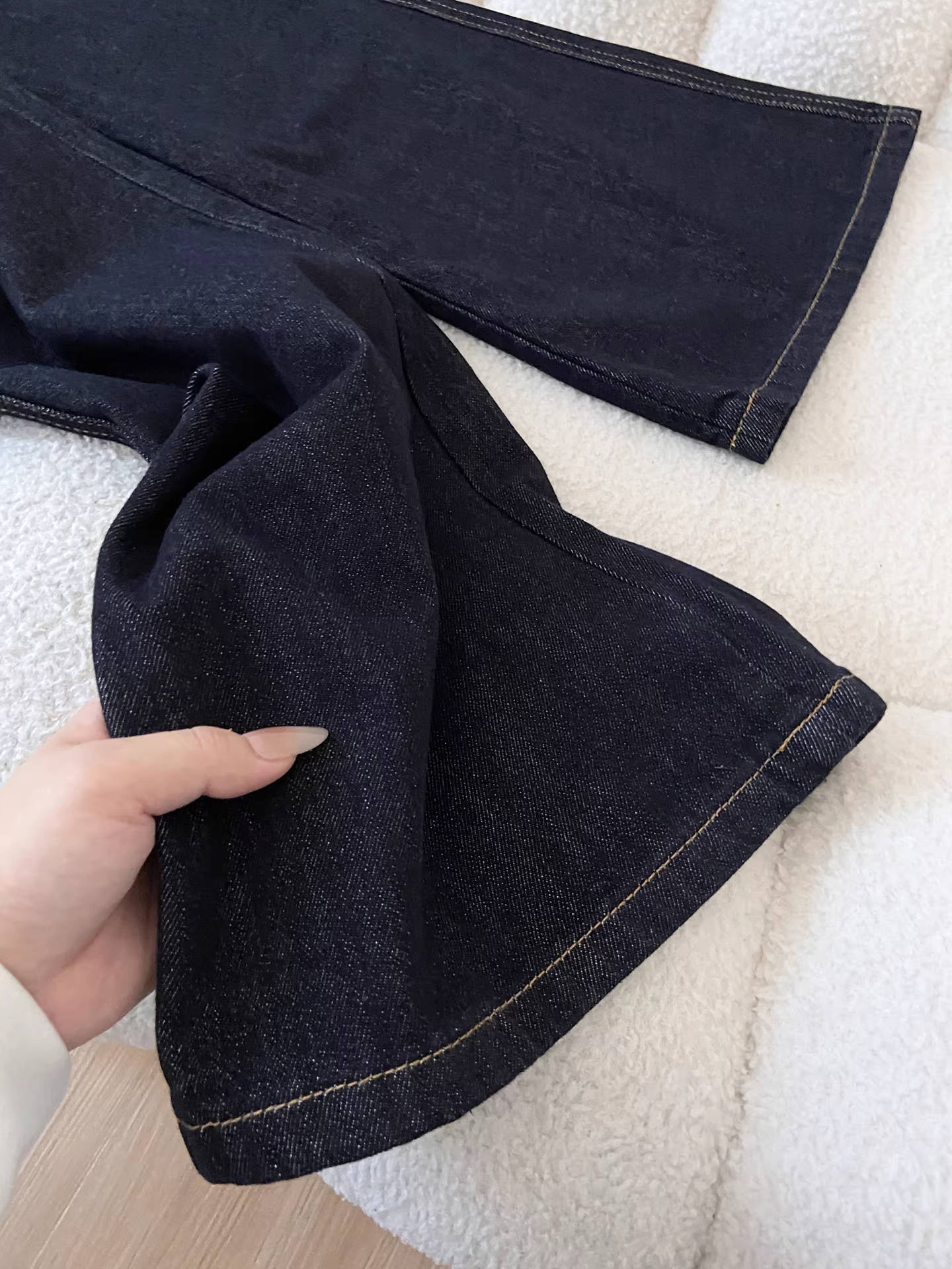 Quần jeans nữ La Chapelle màu xanh đậm kiểu Mỹ dáng loe, mới thu đông 2025, cạp cao, ôm dáng, kiểu bootcut