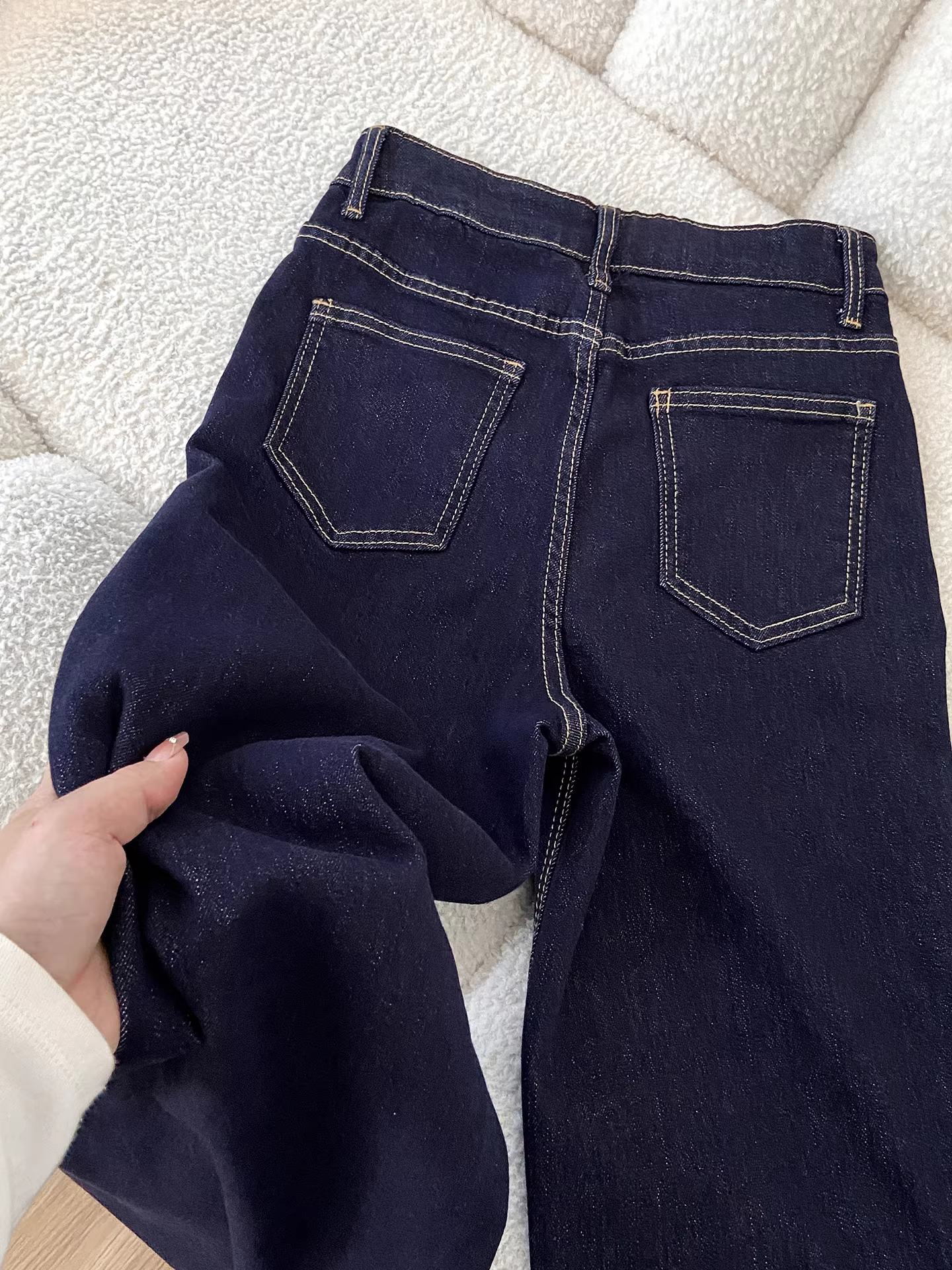 Quần jeans xòe cao cấp màu xanh đậm kiểu Mỹ La Chapelle dành cho nữ, mẫu mới thu đông 2025, không bó sát.