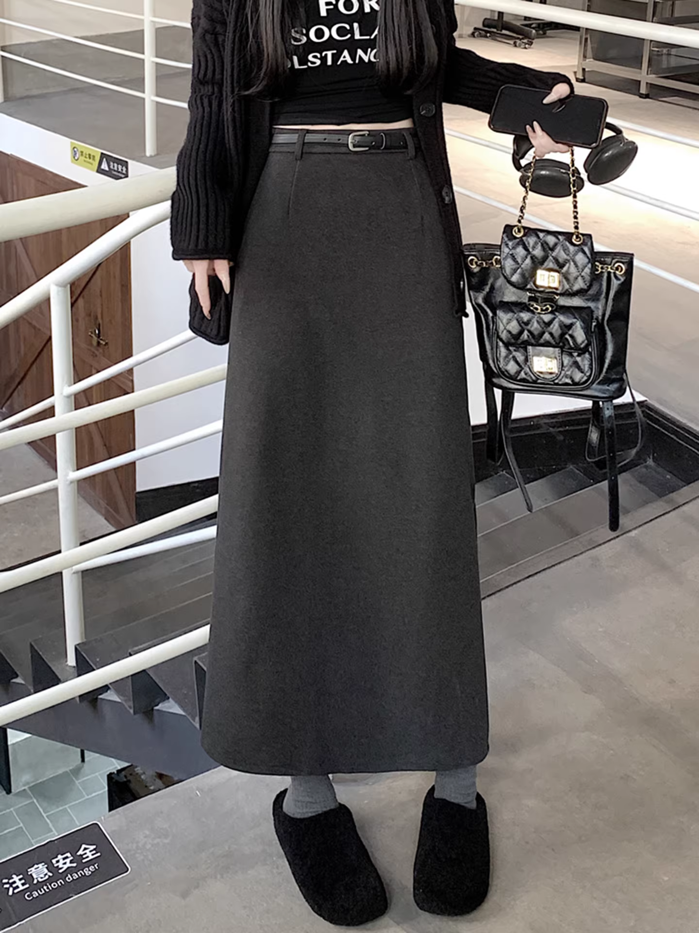 Váy midi len đen cao eo dáng ôm La Chapelle dành cho nữ, thiết kế thu đông 2025, kiểu dáng chữ A