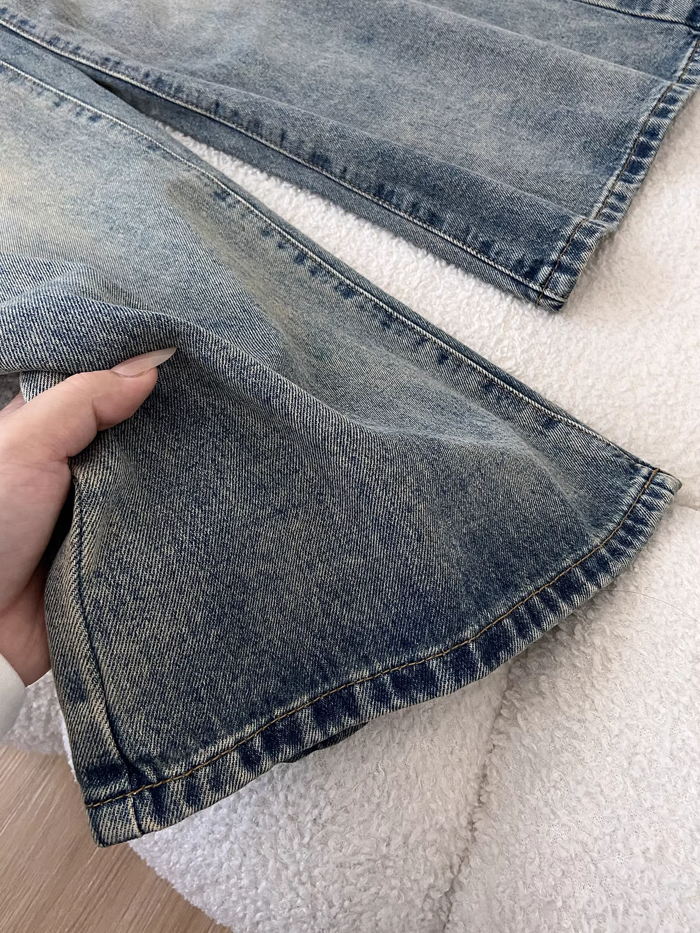 Quần jeans dáng loe kiểu Mỹ La Chapelle dành cho nữ, mẫu mới thu đông 2025, cạp cao, không bó sát.