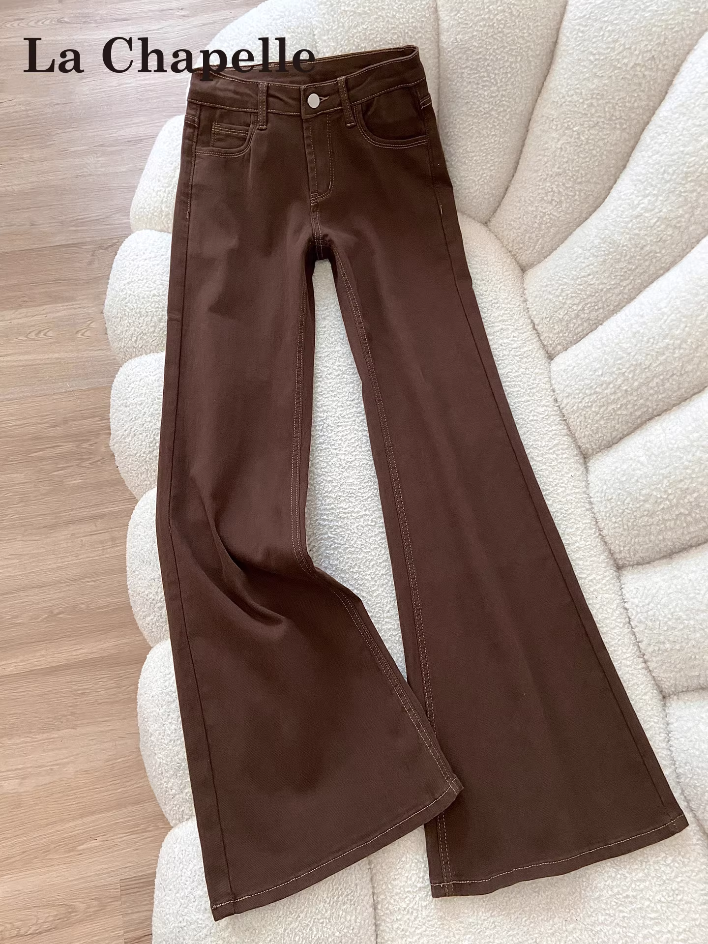 Quần jean ống loe dày lót lông màu nâu La Chapelle dành cho nữ, kiểu dáng thu đông mới 2025, quần ống loe không bó sát.