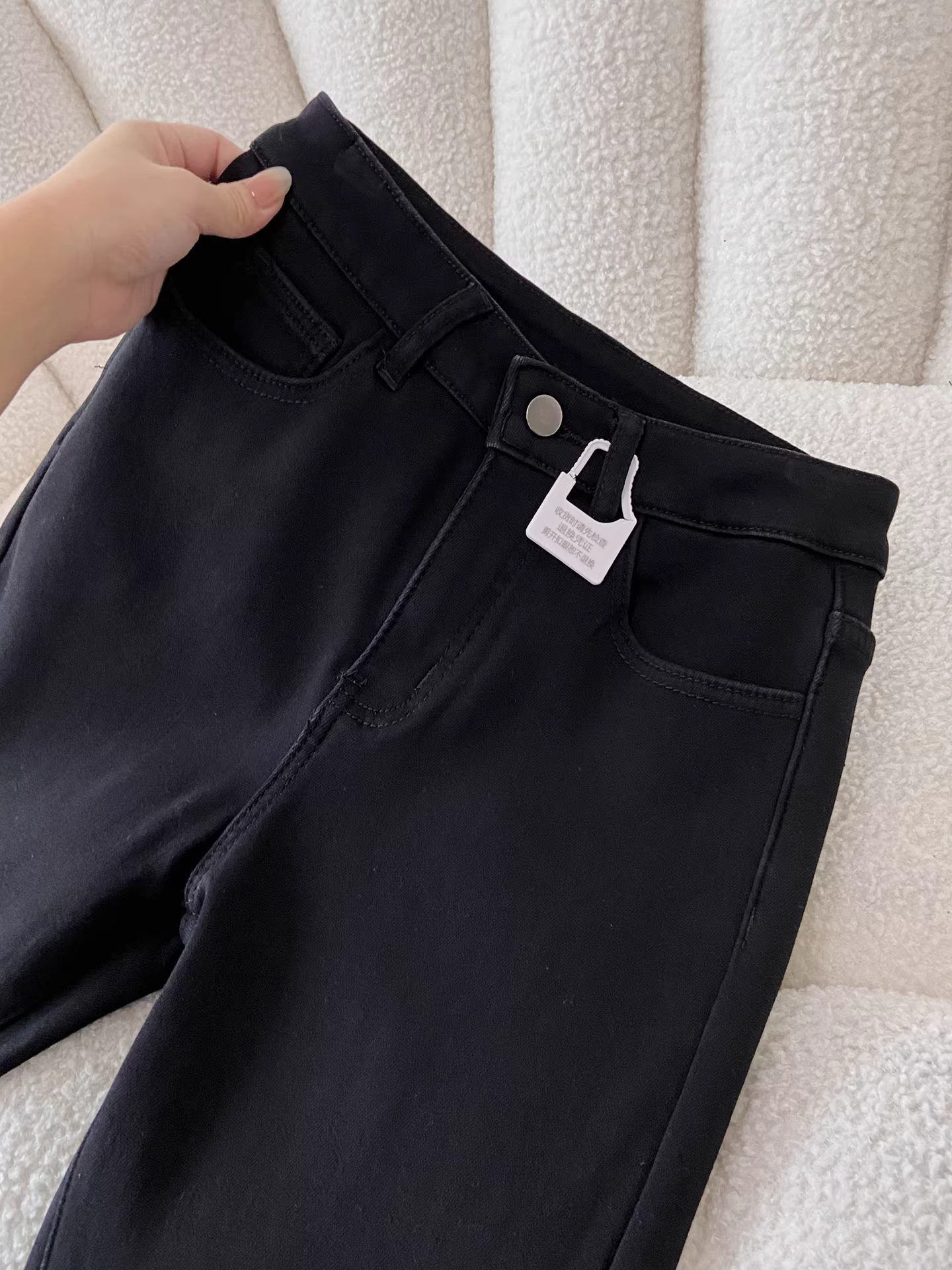 Quần jean đen La Chapelle dáng loe dành cho nữ, kiểu mới thu đông 2025, lót lông cừu và dày dặn, quần loe không bó sát.