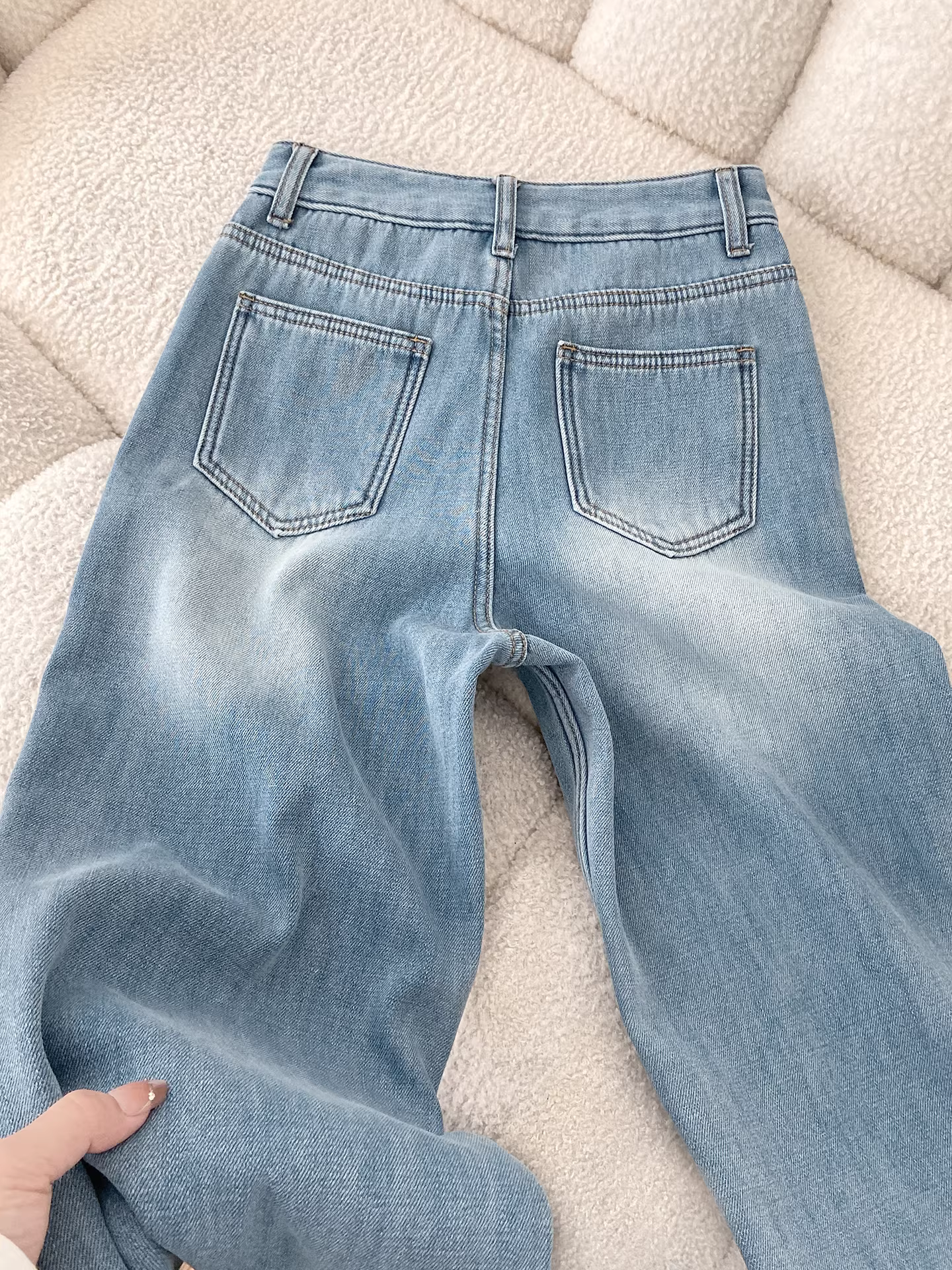 Quần jeans ống rộng dày dặn lót lông màu cà phê La Chapelle dành cho nữ, mẫu mới thu đông 2025, dáng rộng, cạp cao, thẳng.