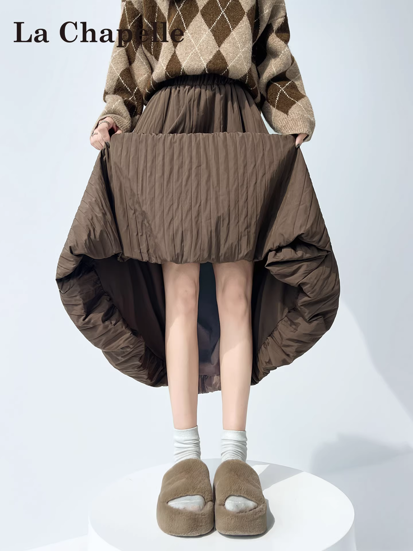 Váy chắp vá dày dặn lót lông cừu màu cà phê La Chapelle dành cho nữ 2025 váy dài vừa phải lưng cao kiểu chữ A mới mùa thu đông