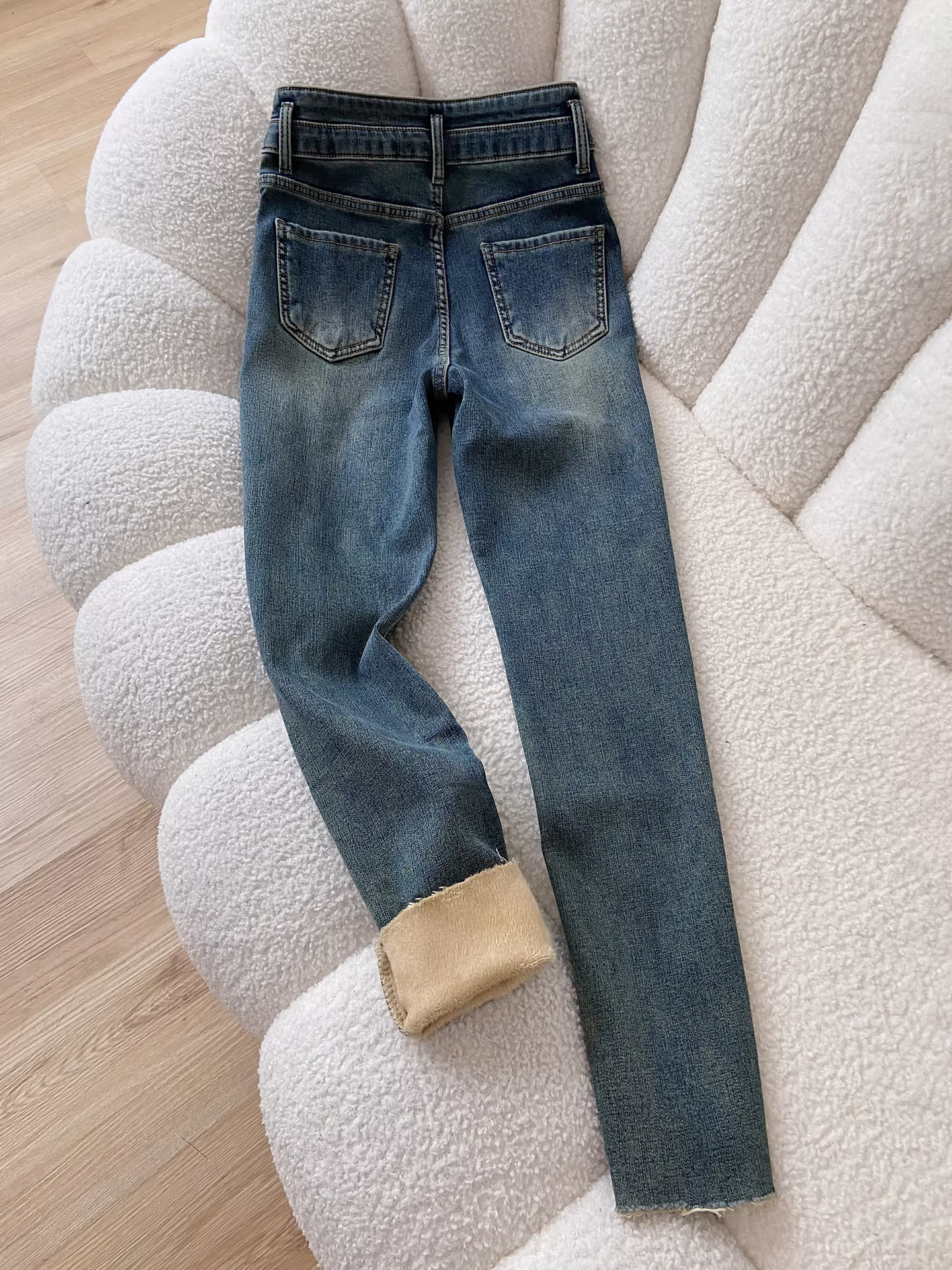 Quần jean bó sát lót lông cừu đen La Chapelle dành cho nữ, kiểu mới thu đông 2025, quần bút chì ôm sát cạp cao dáng nhỏ nhắn.