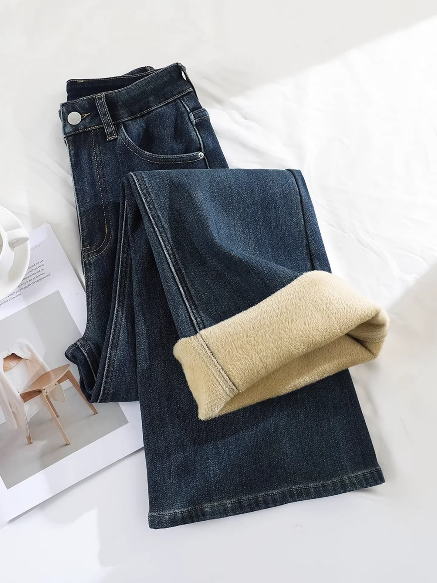 Quần jean nữ La Chapelle lót lông dày, dáng loe, kiểu mới thu đông 2025, cạp cao, không bó sát.