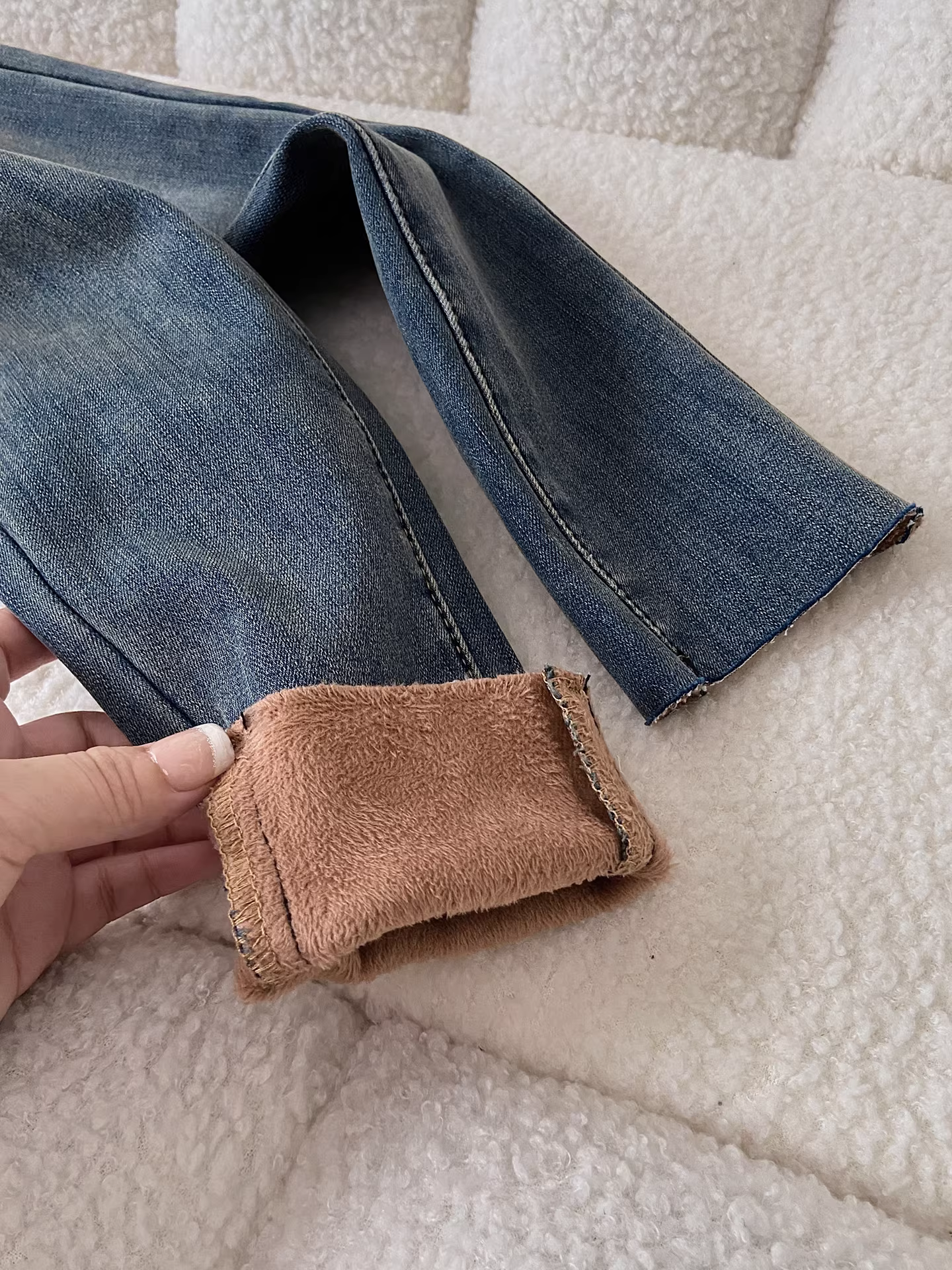 Quần jean nữ La Chapelle lót lông dày, kiểu dáng ôm sát, mùa thu đông 2025, cạp cao, dáng bút chì.