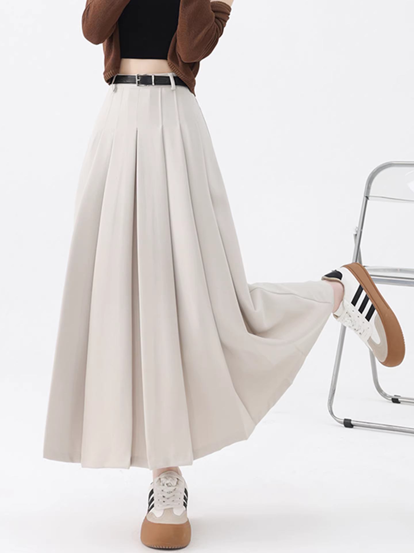 Váy liền thân trắng La Chapelle dành cho nữ, thu đông 2025, kiểu dáng mới, cạp cao, tôn dáng, dáng chữ A, xếp ly dài