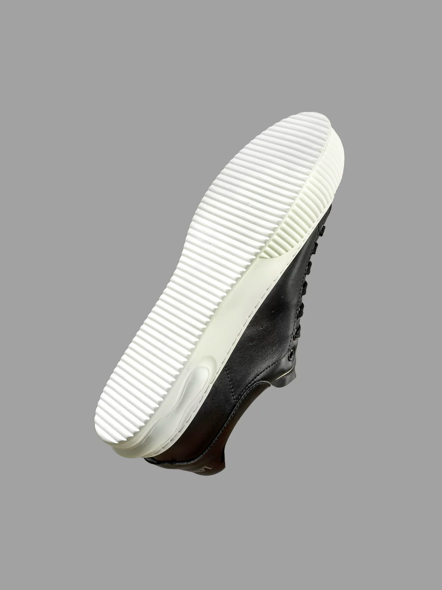 Giày nam Maple Leaf mùa thu, giày thể thao da thật, đế mềm, mẫu mới 2025, giày thường đa năng, giày đen đơn giản, giày thời trang